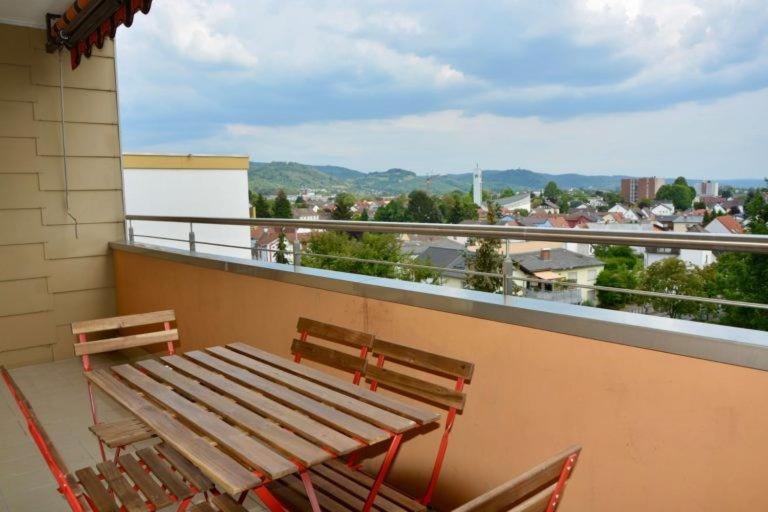 Three-Bedroom Apartment with Mountain View photo 2