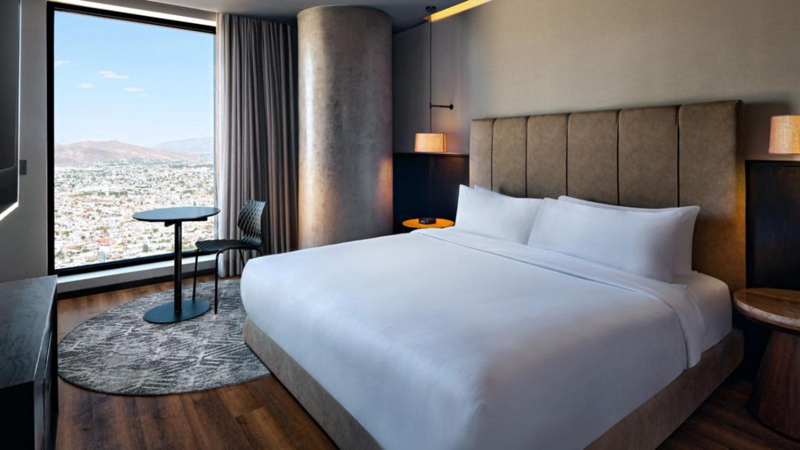 Standard King Room with City View photo 1