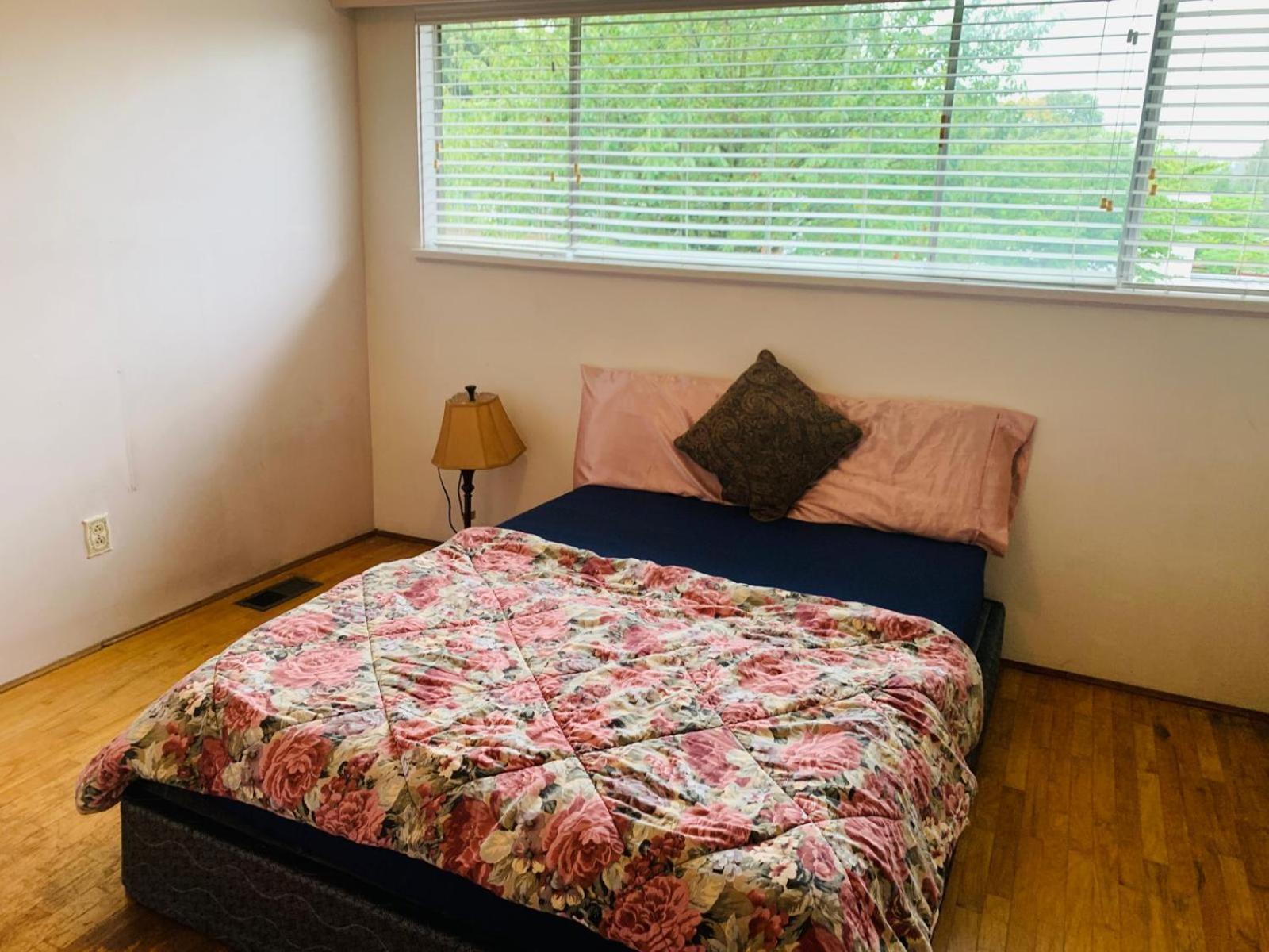Triple Room With Shared Bathroom photo 2
