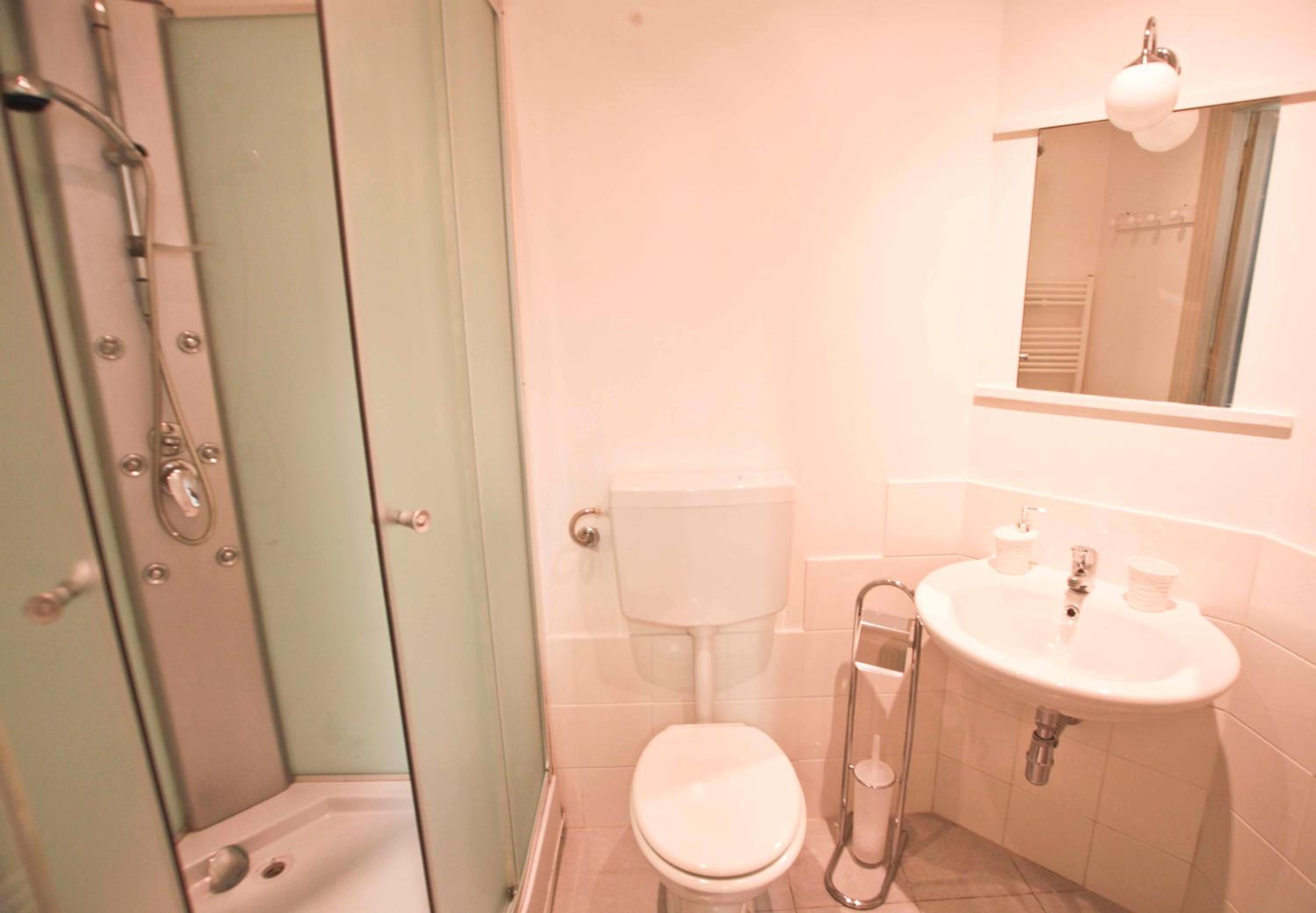 Double Room with Private Bathroom photo 3