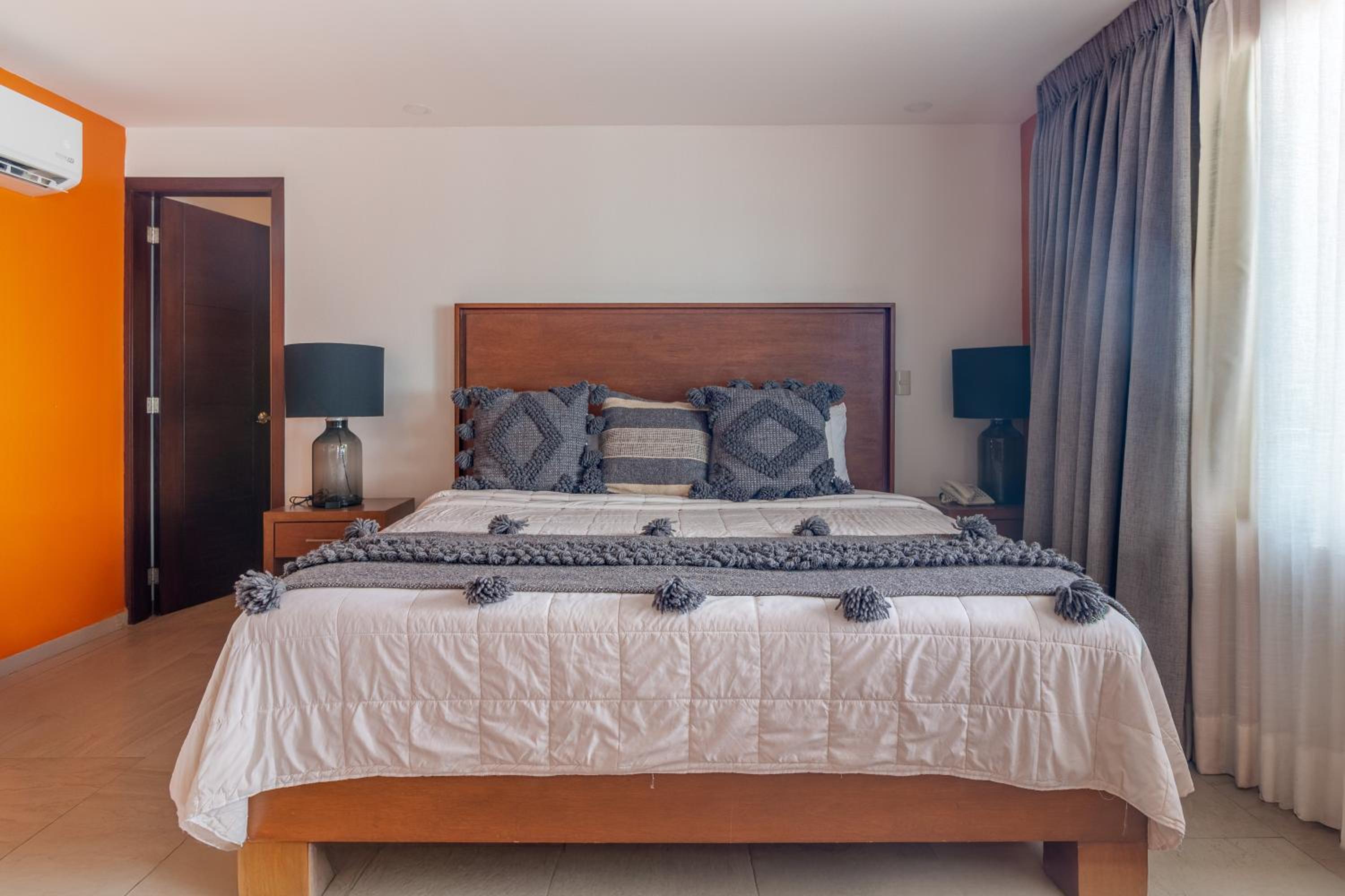 Exclusive Penthouse Casa Don Martin beachfront with private plunge pool - 2 bedroom with 2 king beds - Photo 1