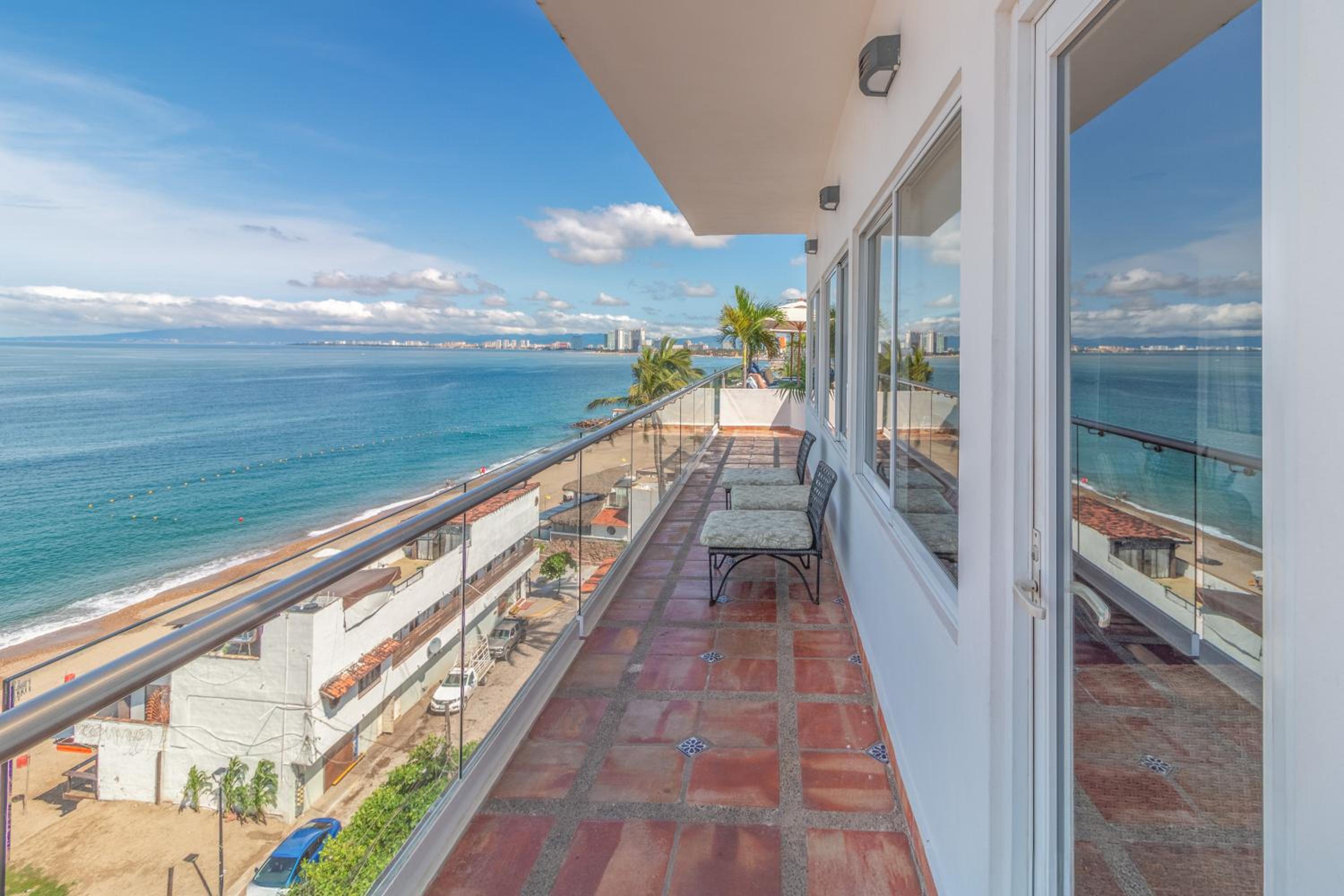 Exclusive Penthouse Casa Don Martin beachfront with private plunge pool - 2 bedroom with 2 king beds - Photo 16