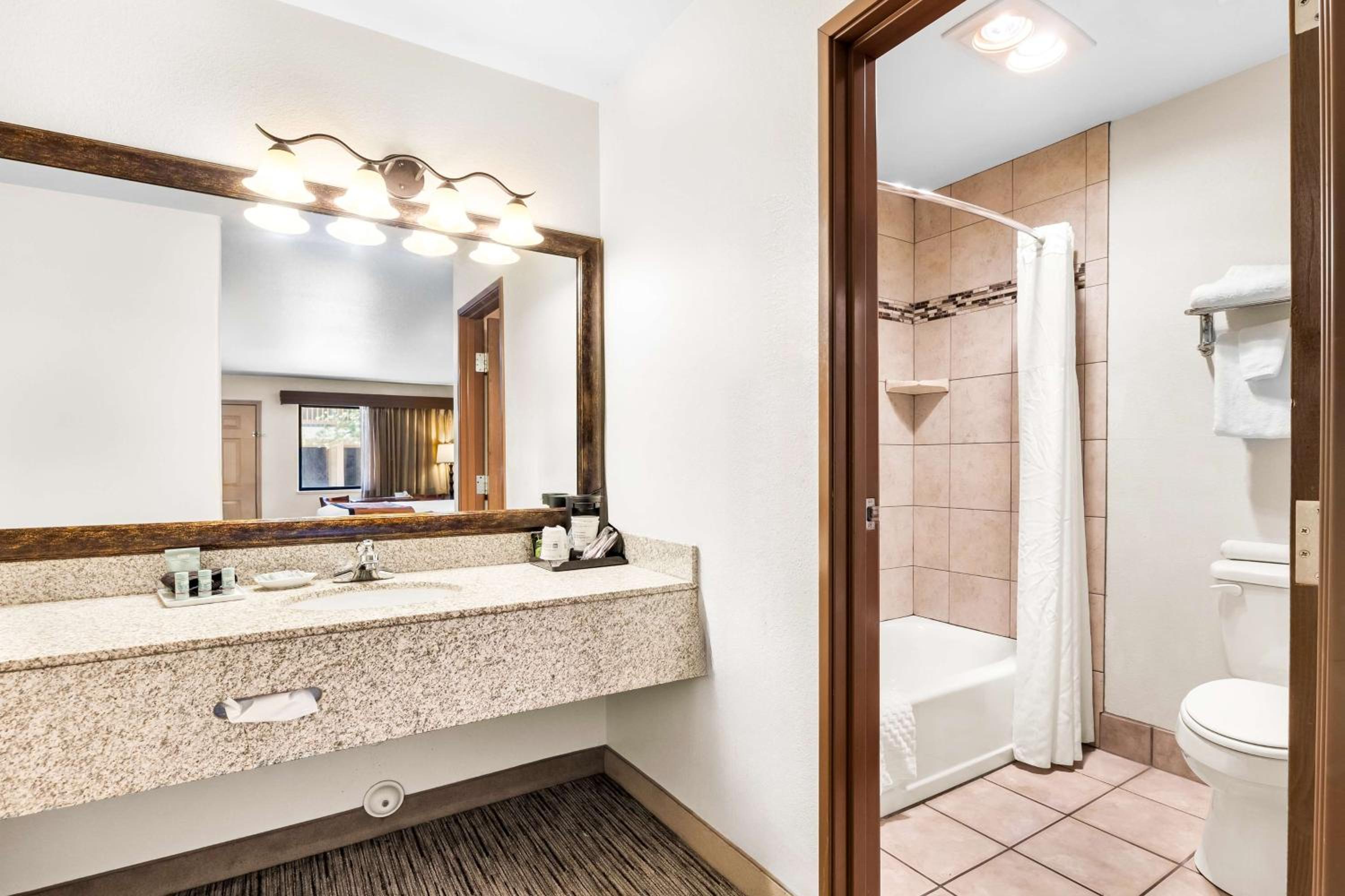 Queen Room with Two Queen Beds - Pet Friendly/Non-Smoking