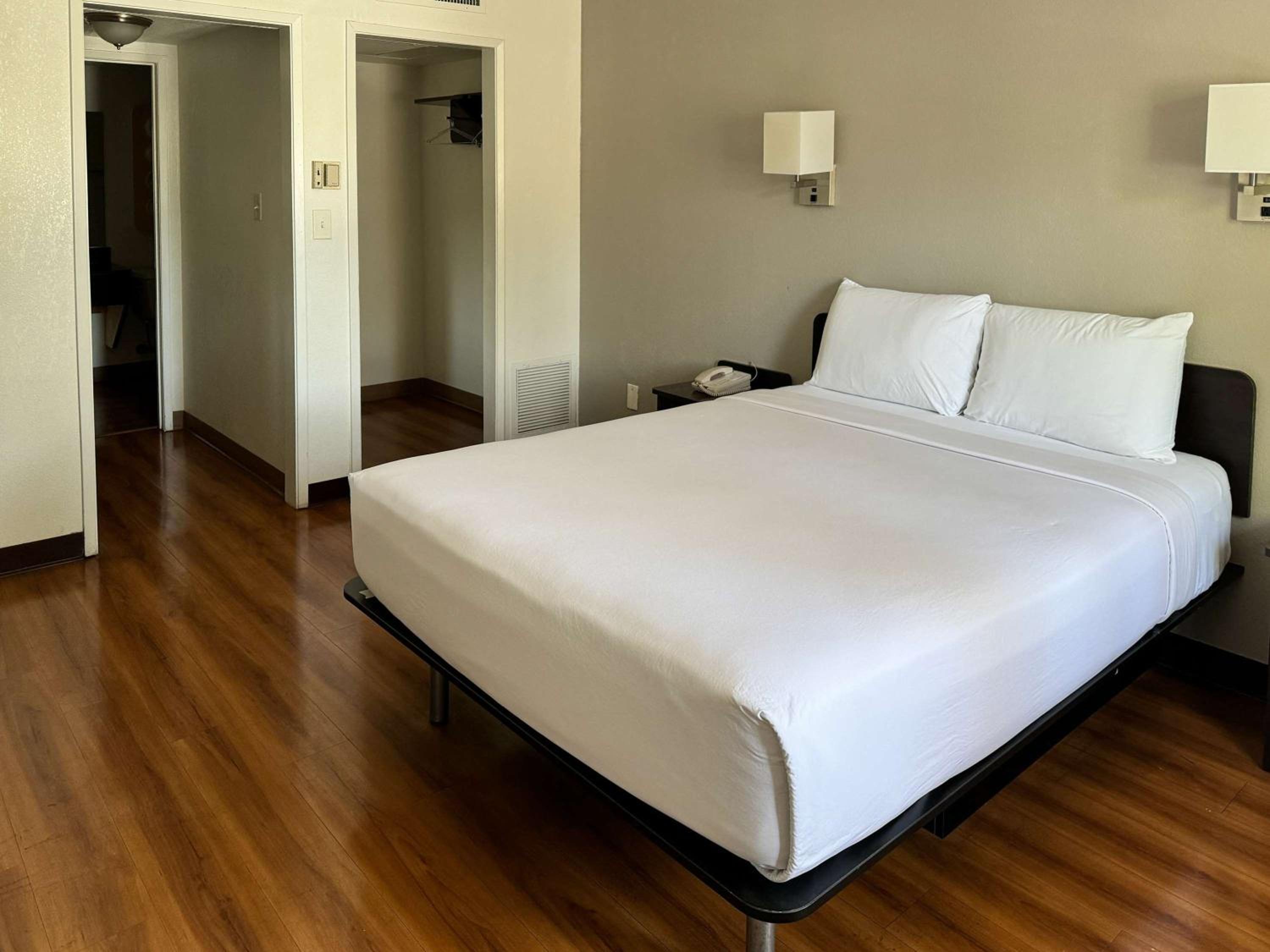 Motel 6-Pomona, CA - Los Angeles