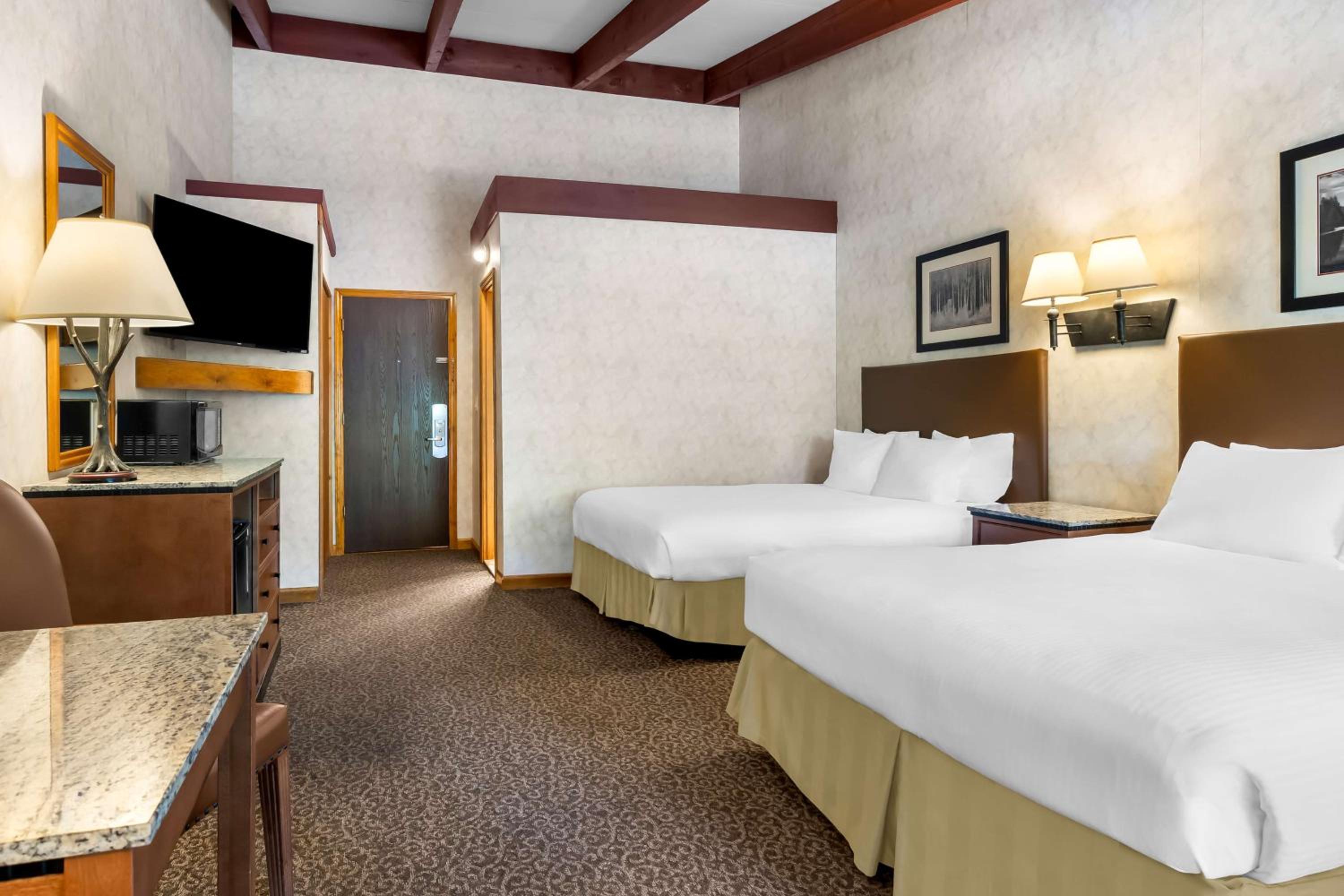 Queen Room with Two Queen Beds and Balcony - Non-Smoking/Second Floor - Photo 4