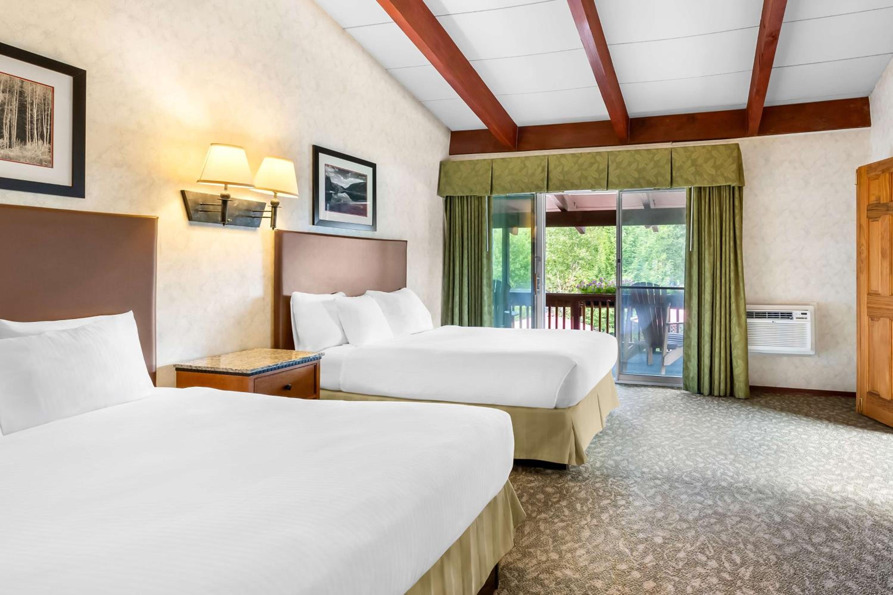Queen Suite with Two Queen Beds, Sofa Bed and Balcony - Interior Room/Second Floor/Non-Smoking photo 1