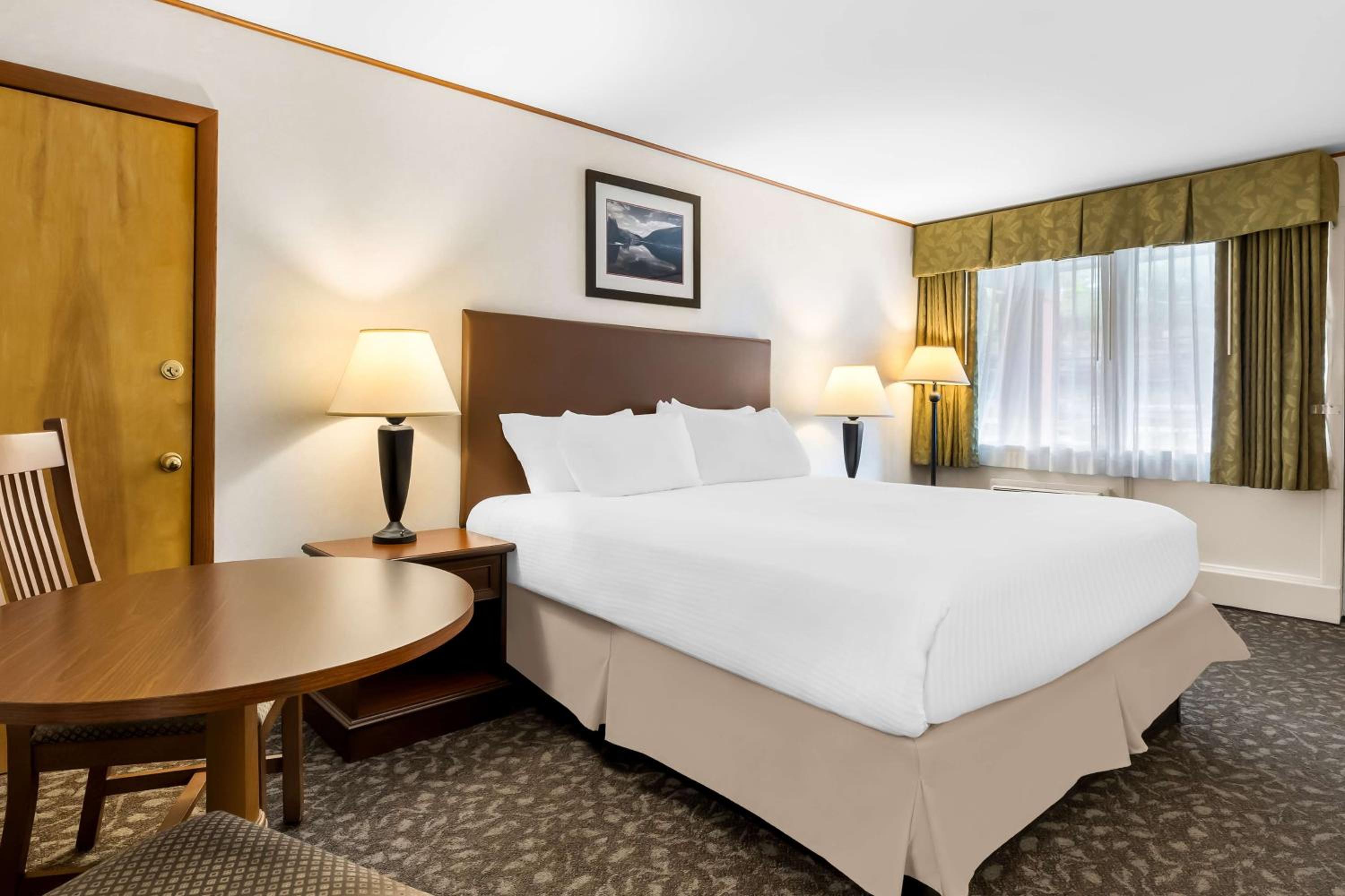 King Room - First Floor/Interior Room/Non-Smoking - Photo 4