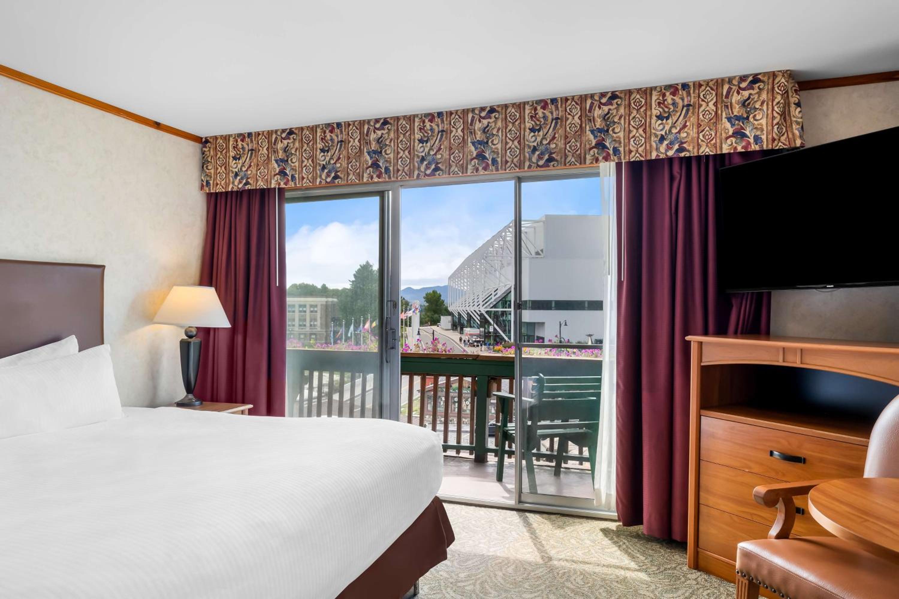 King Suite with Sofa Bed and Spa Bath - Second Floor/Non-Smoking
