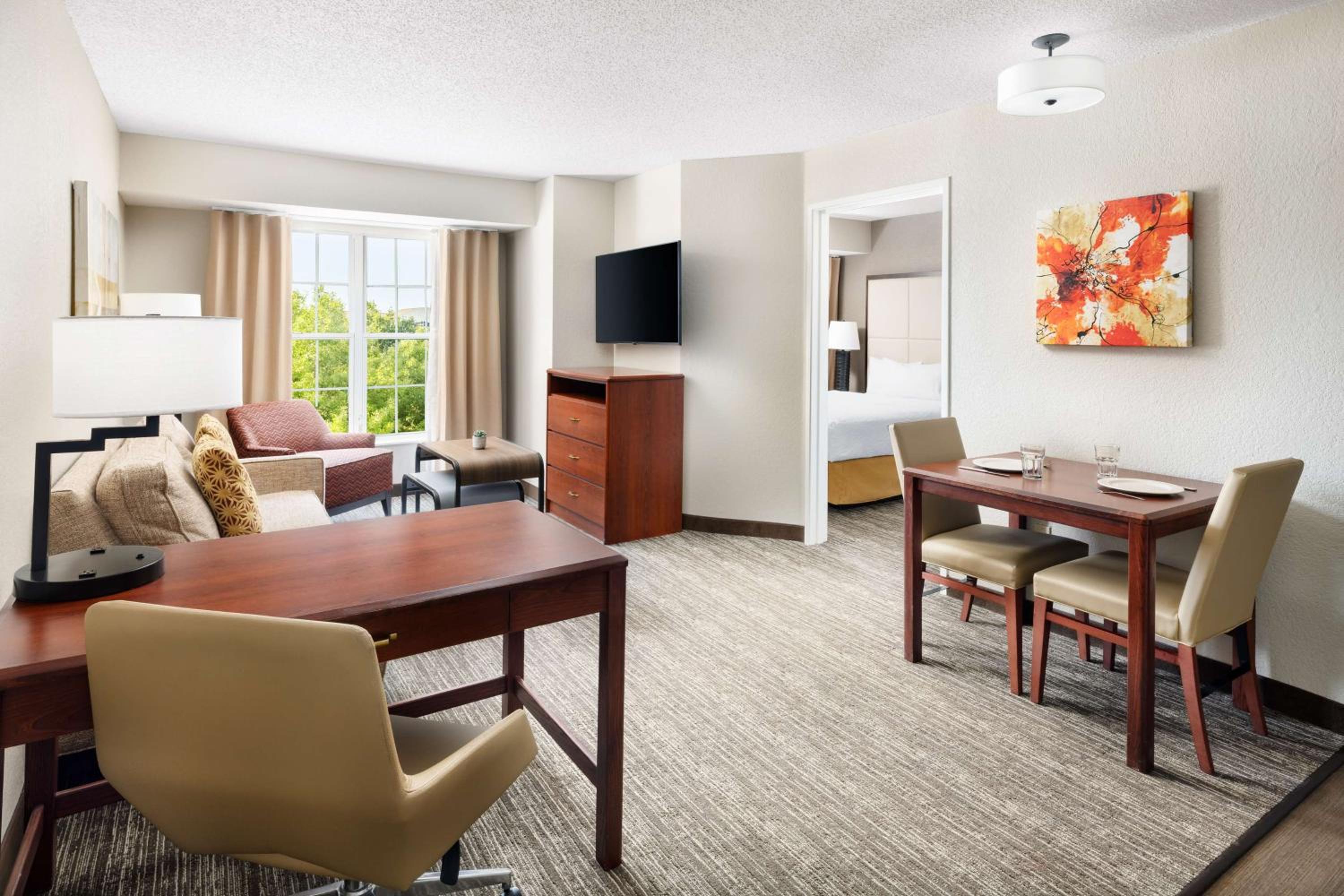 Queen Suite - Photo 1