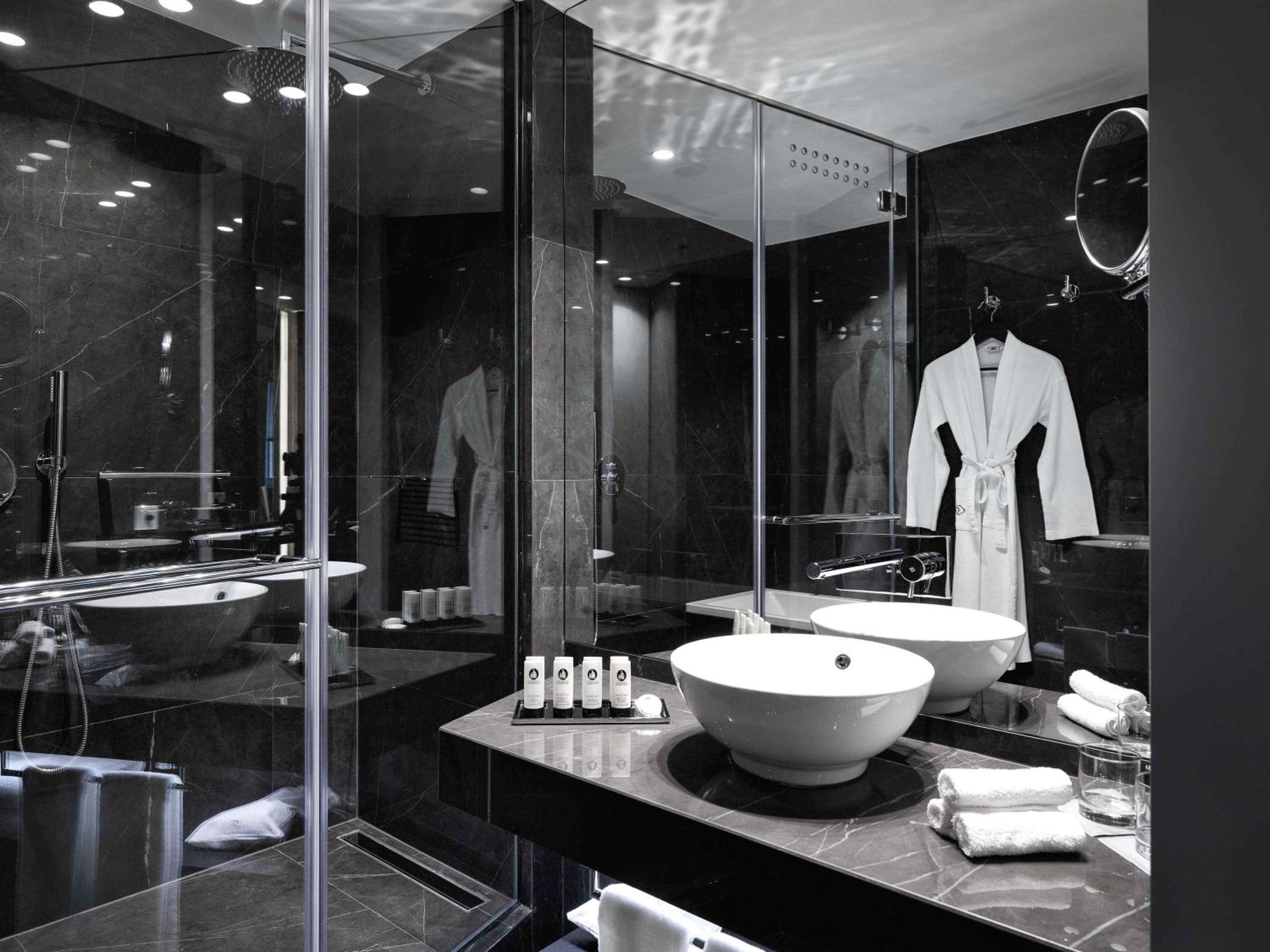 Luxury Queen Room