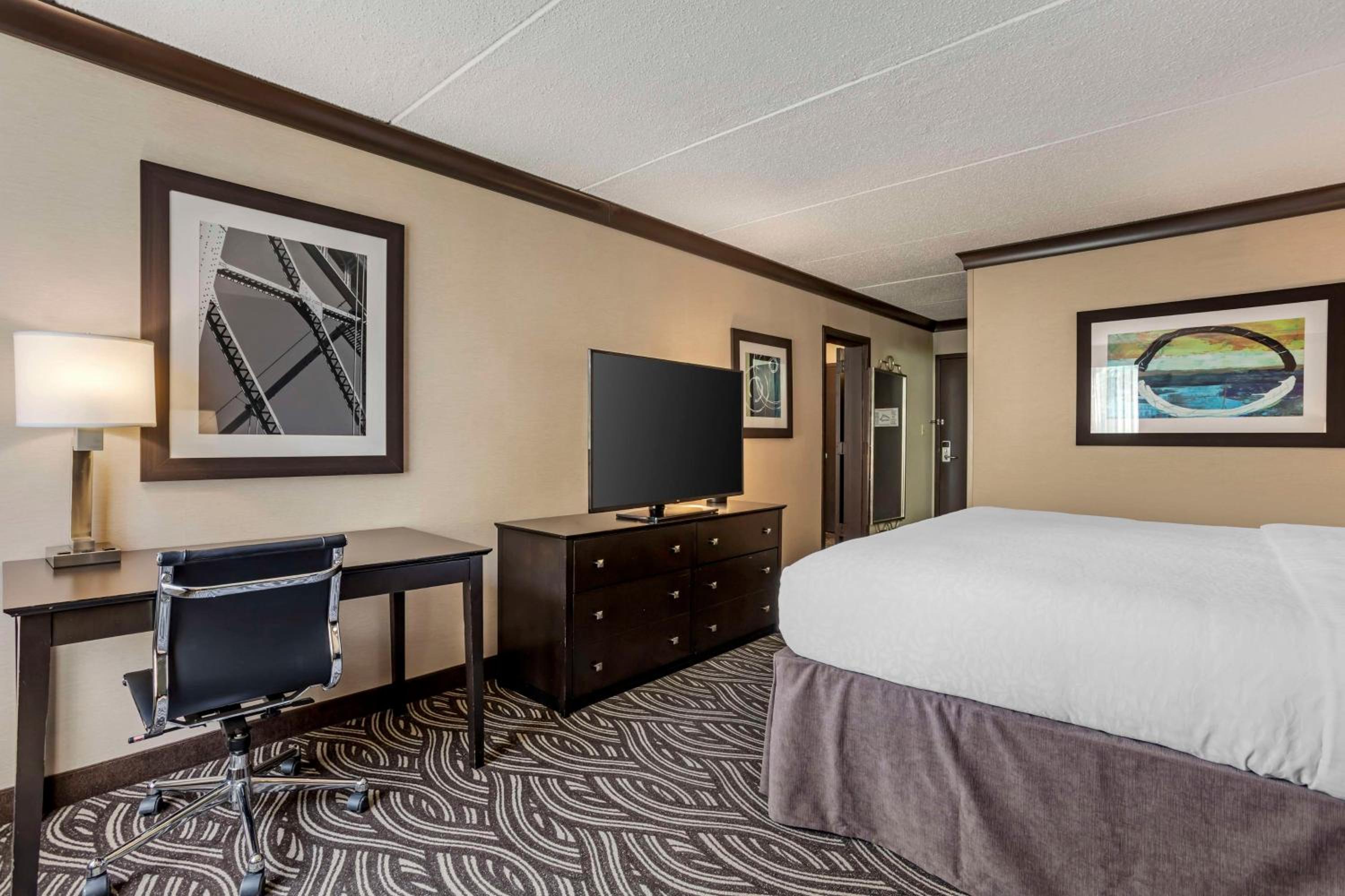 King Suite - Non-Smoking - Photo 10