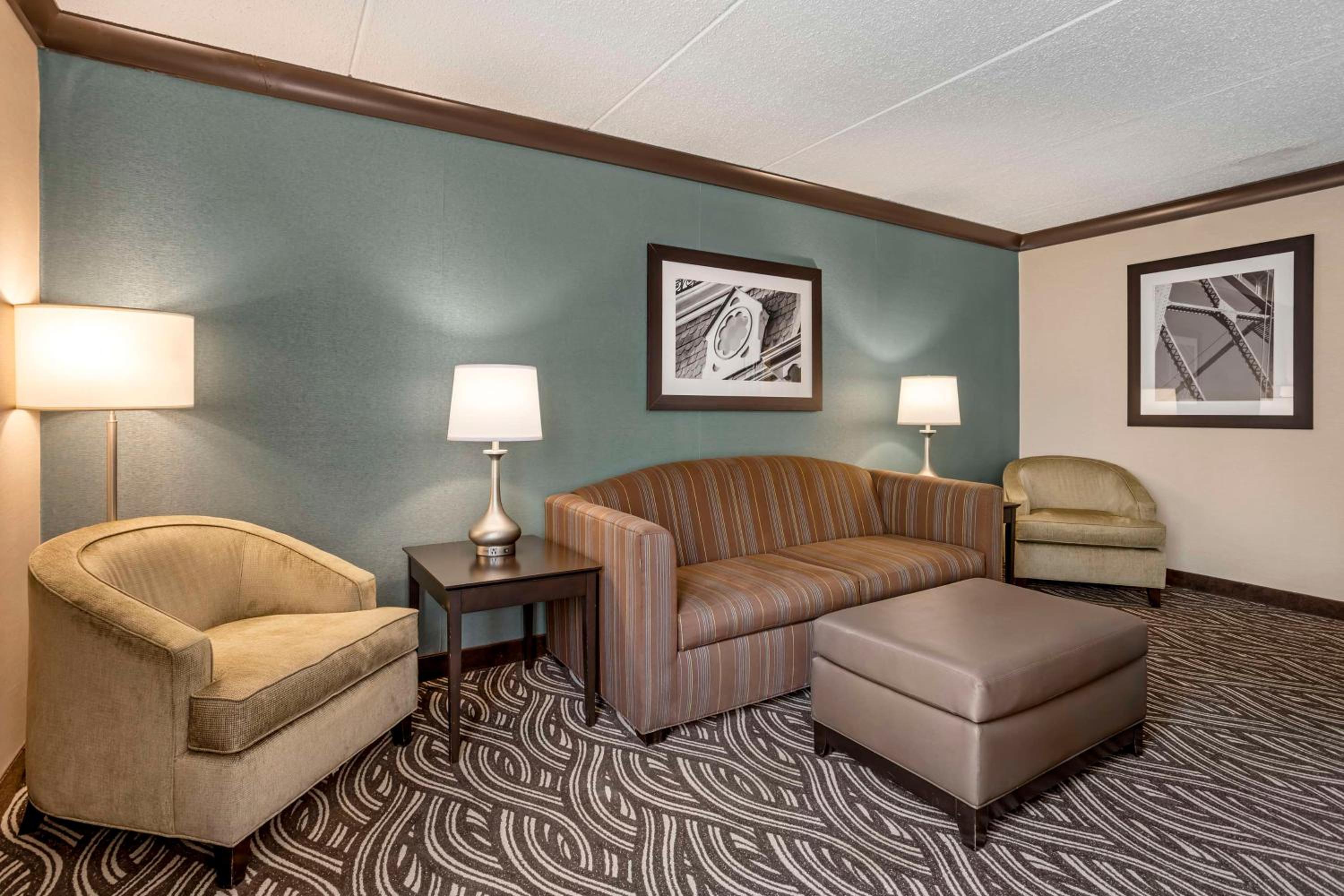King Suite - Non-Smoking - Photo 1