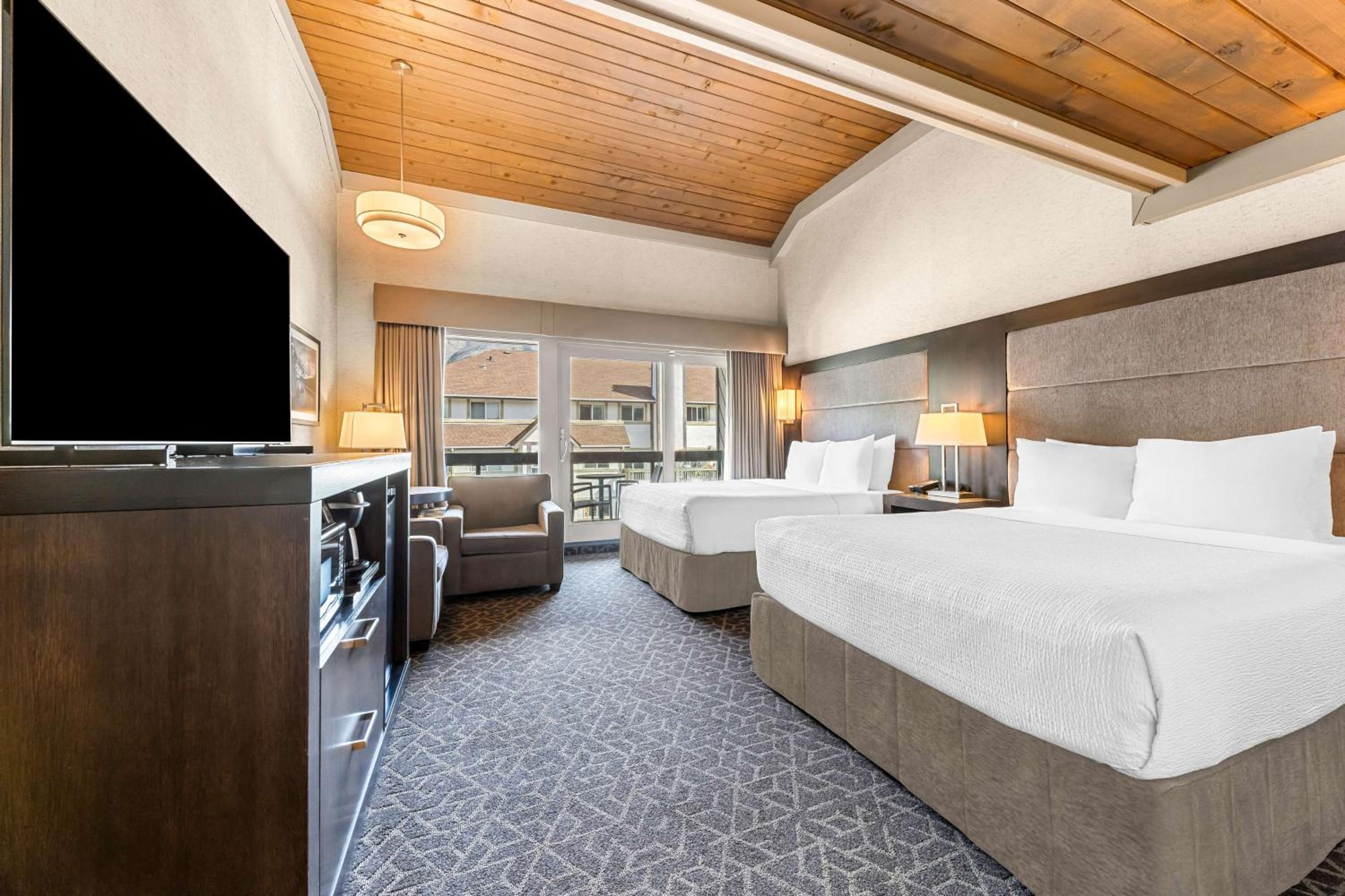Queen Room with Two Queen Beds - Non-Smoking - Photo 13