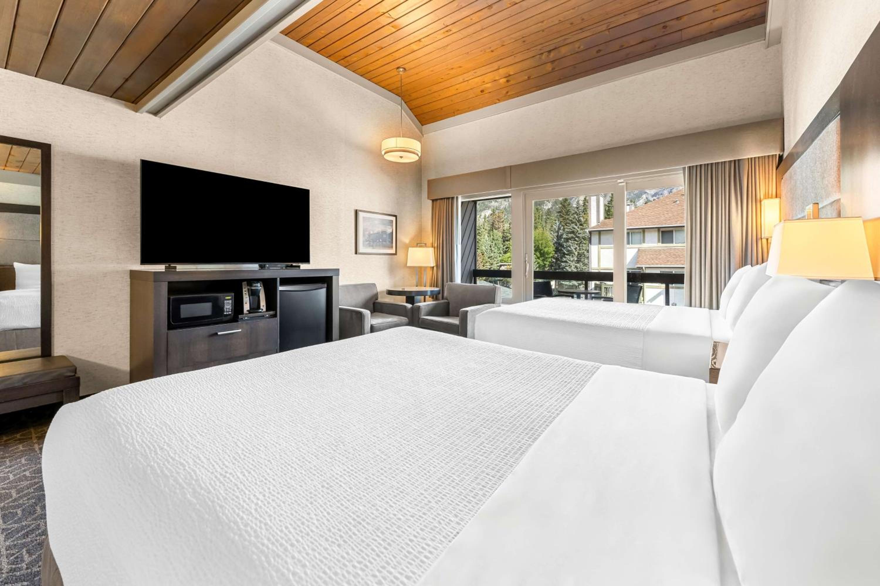 Queen Room with Two Queen Beds - Non-Smoking - Photo 1