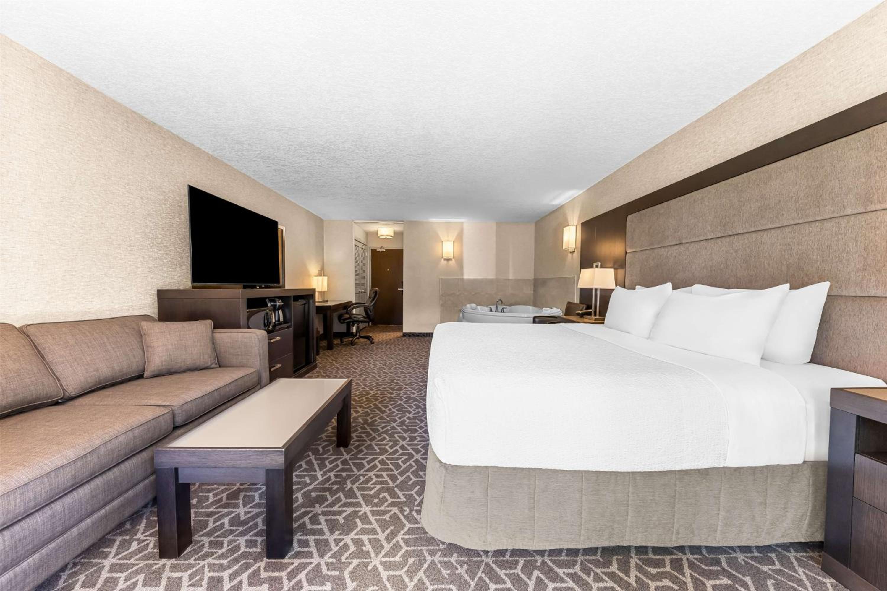 King Suite with Spa Bath and Sofa Bed - Photo 1