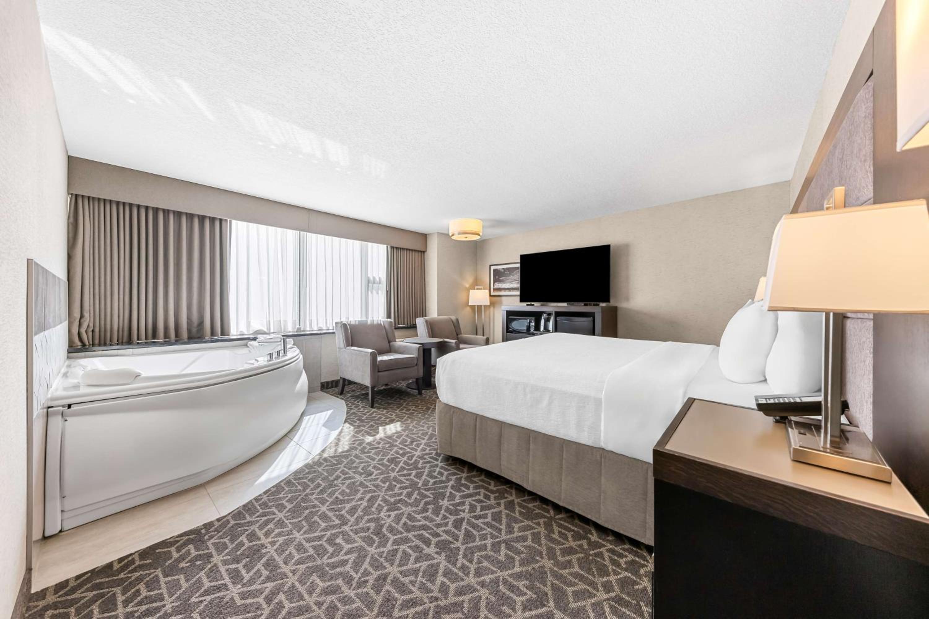 King Suite with Spa Bath and Sofa Bed - Photo 2