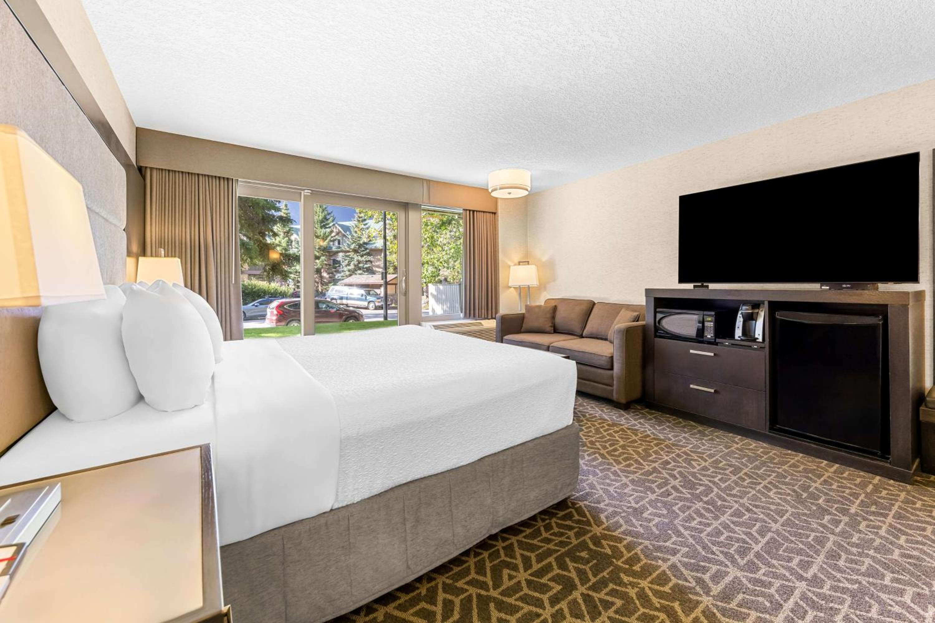 King Suite with Spa Bath and Sofa Bed - Photo 6