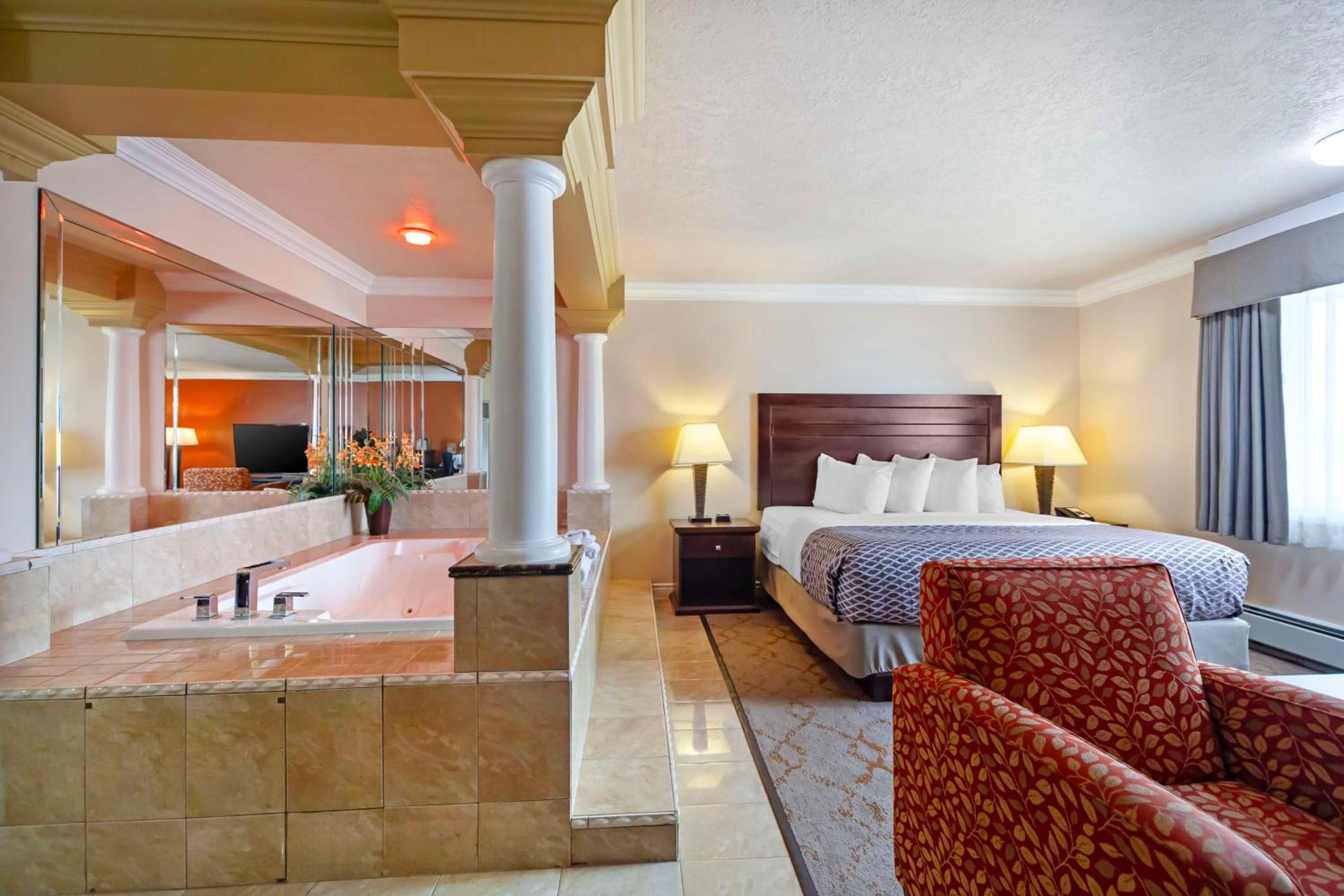 King Suite - Non-Smoking - Photo 1