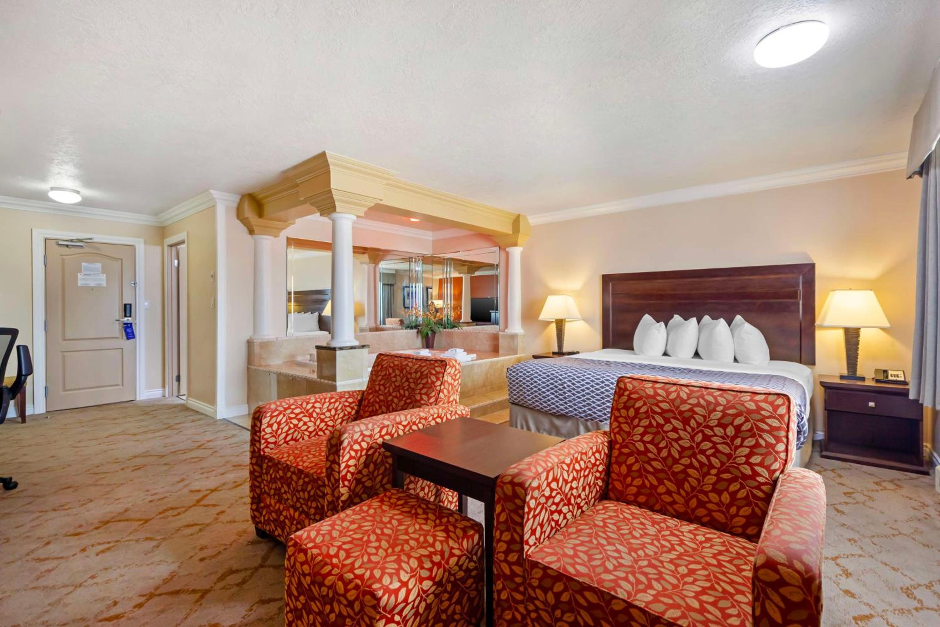 King Suite - Non-Smoking - Photo 2