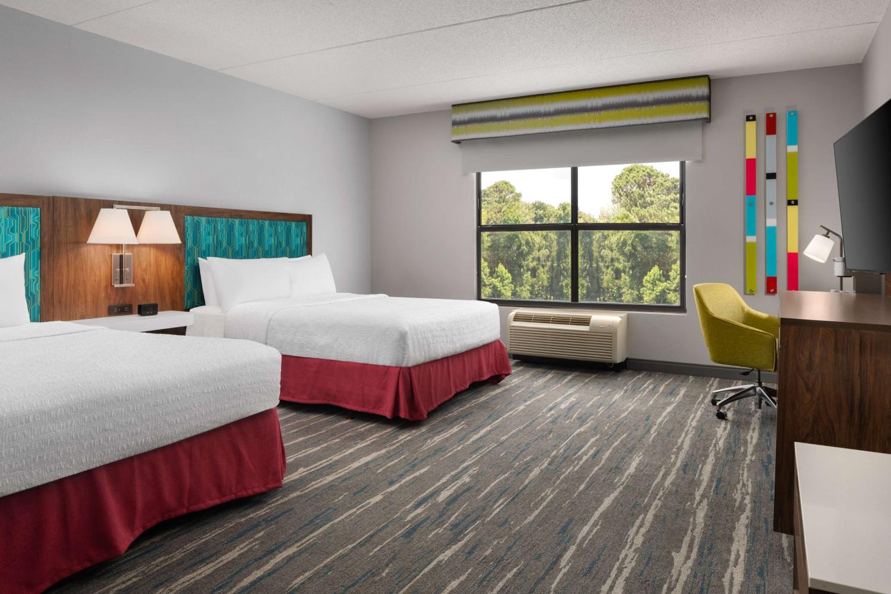 Queen Room with Two Queen Beds - Mobility Access/Non-Smoking - Photo 4