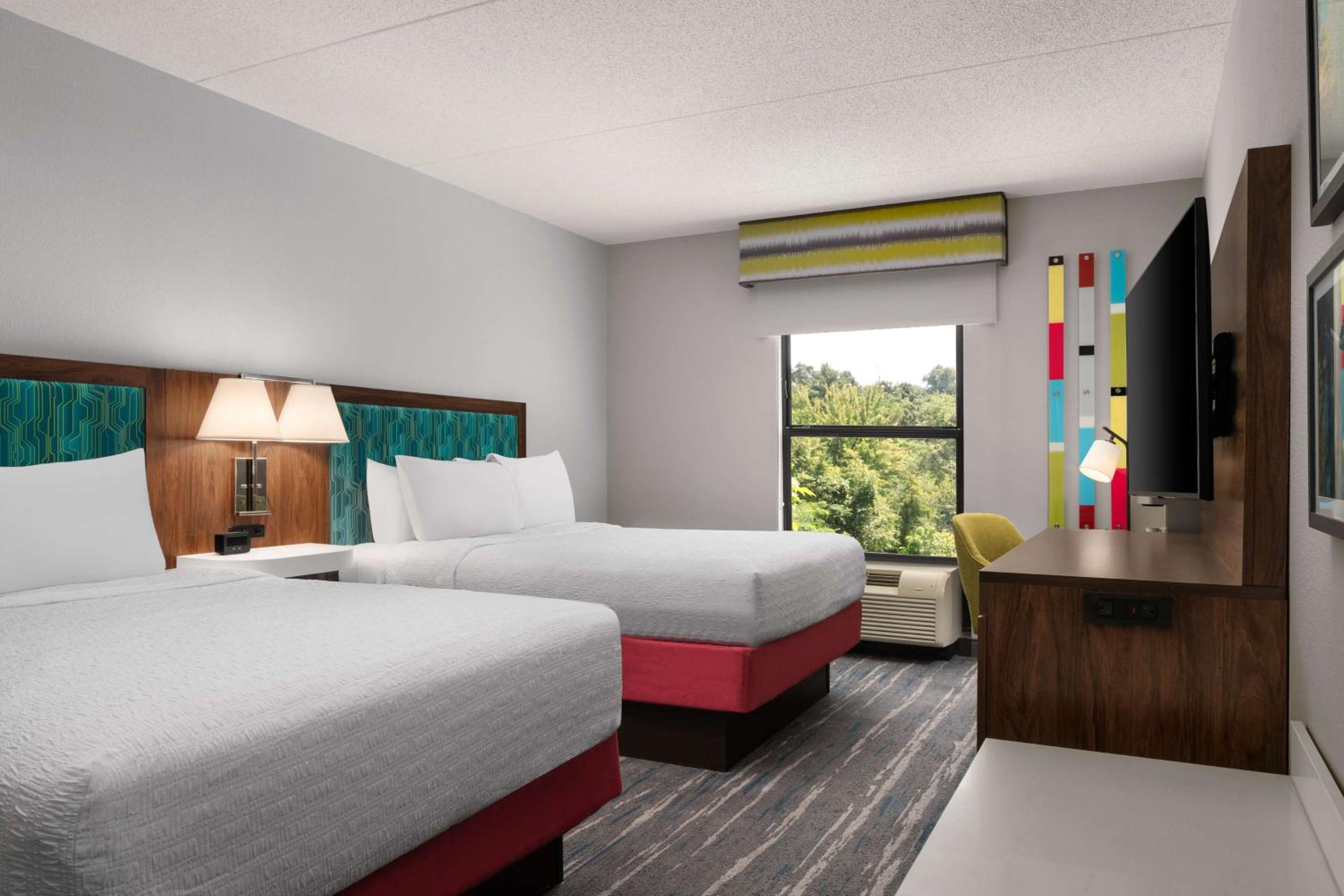 Room with Two Queen Beds - Non-Smoking - Photo 6