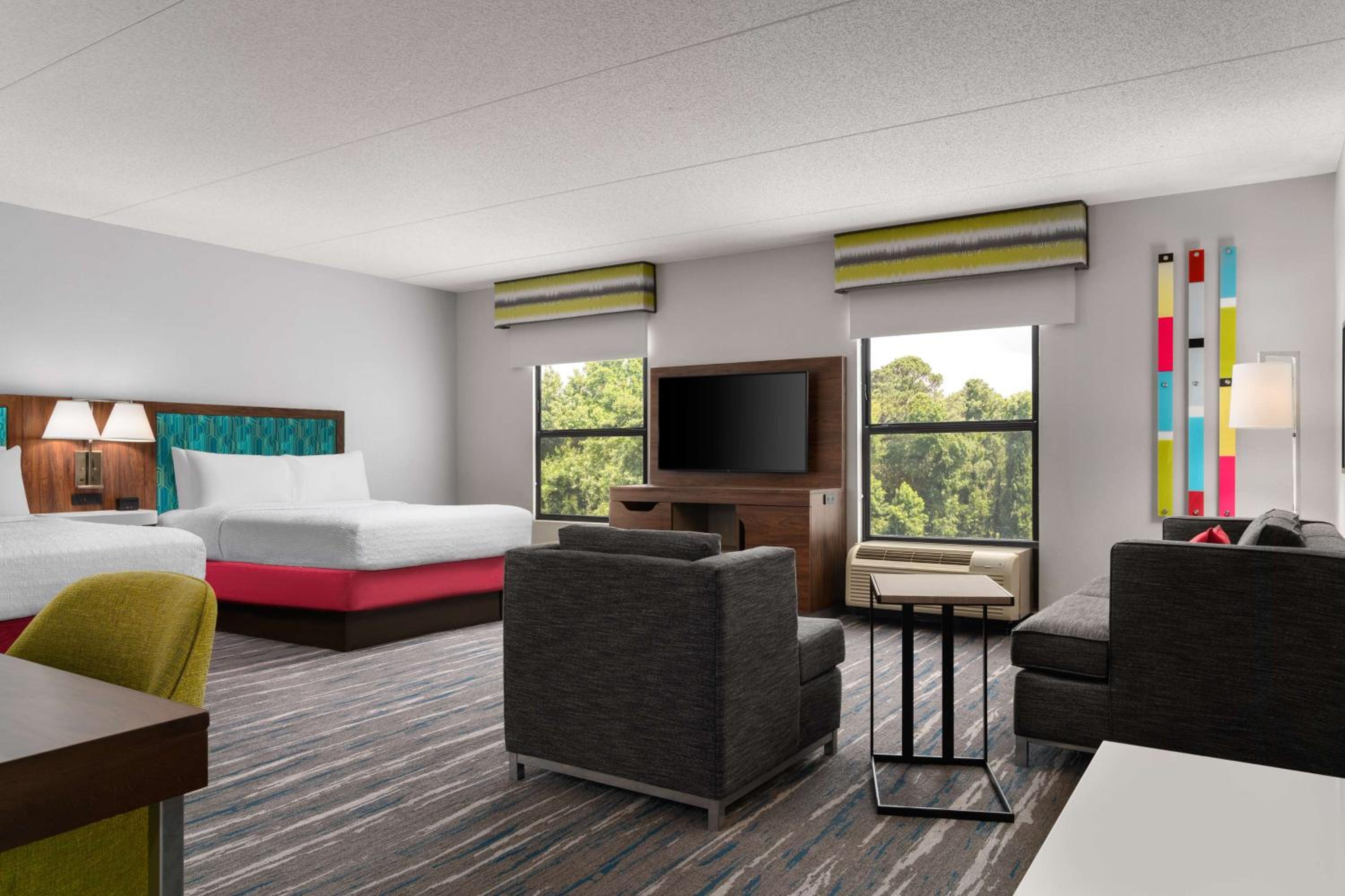 Queen Studio Suite with Two Queen Beds - Non-Smoking - Photo 3