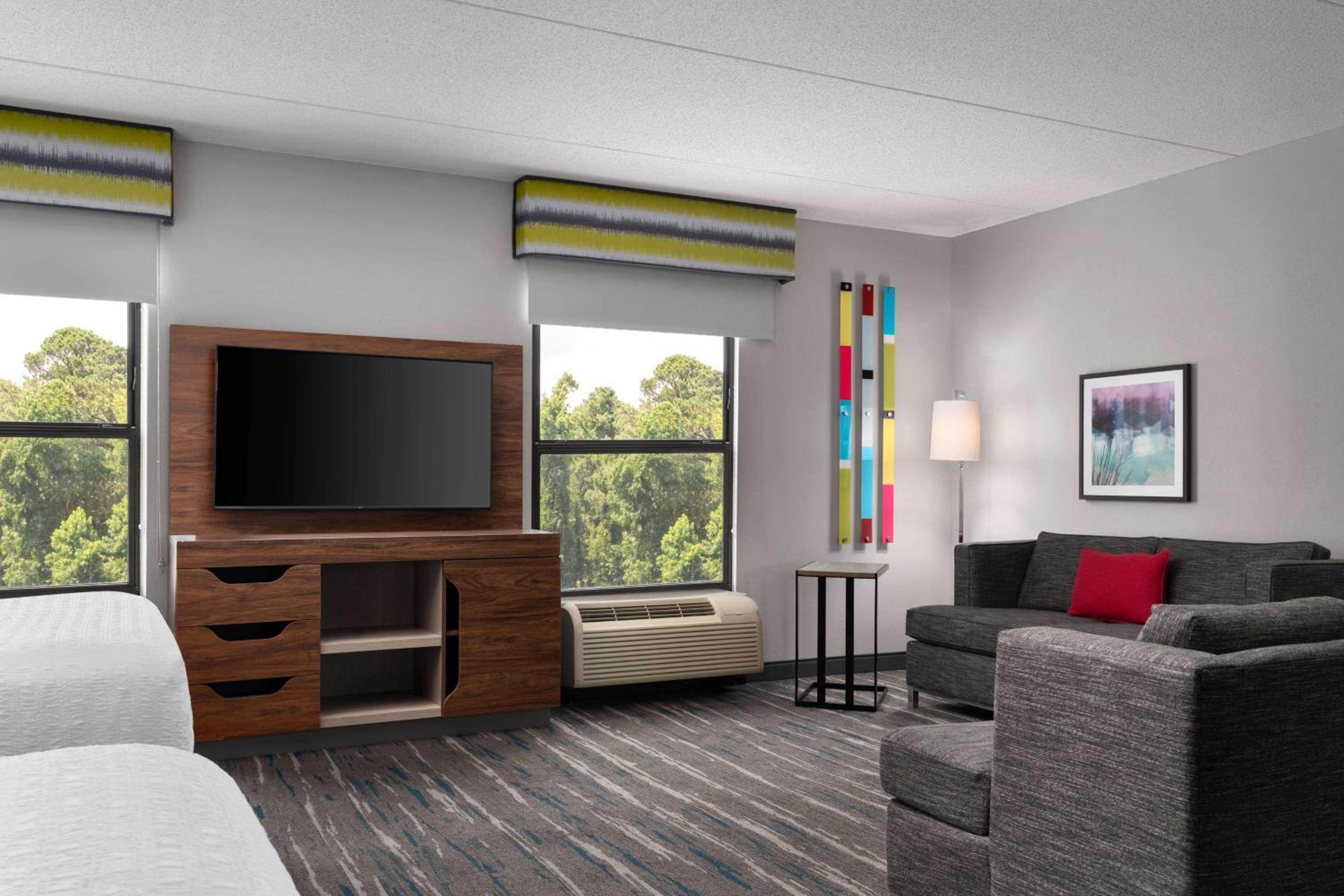 Queen Studio Suite with Two Queen Beds - Non-Smoking - Photo 6