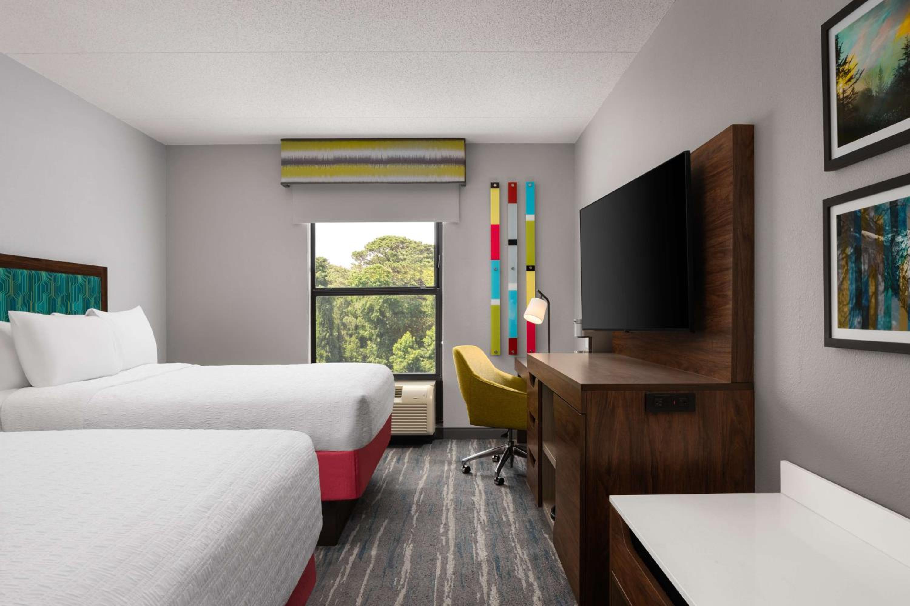 Room with Two Queen Beds - Non-Smoking - Photo 5