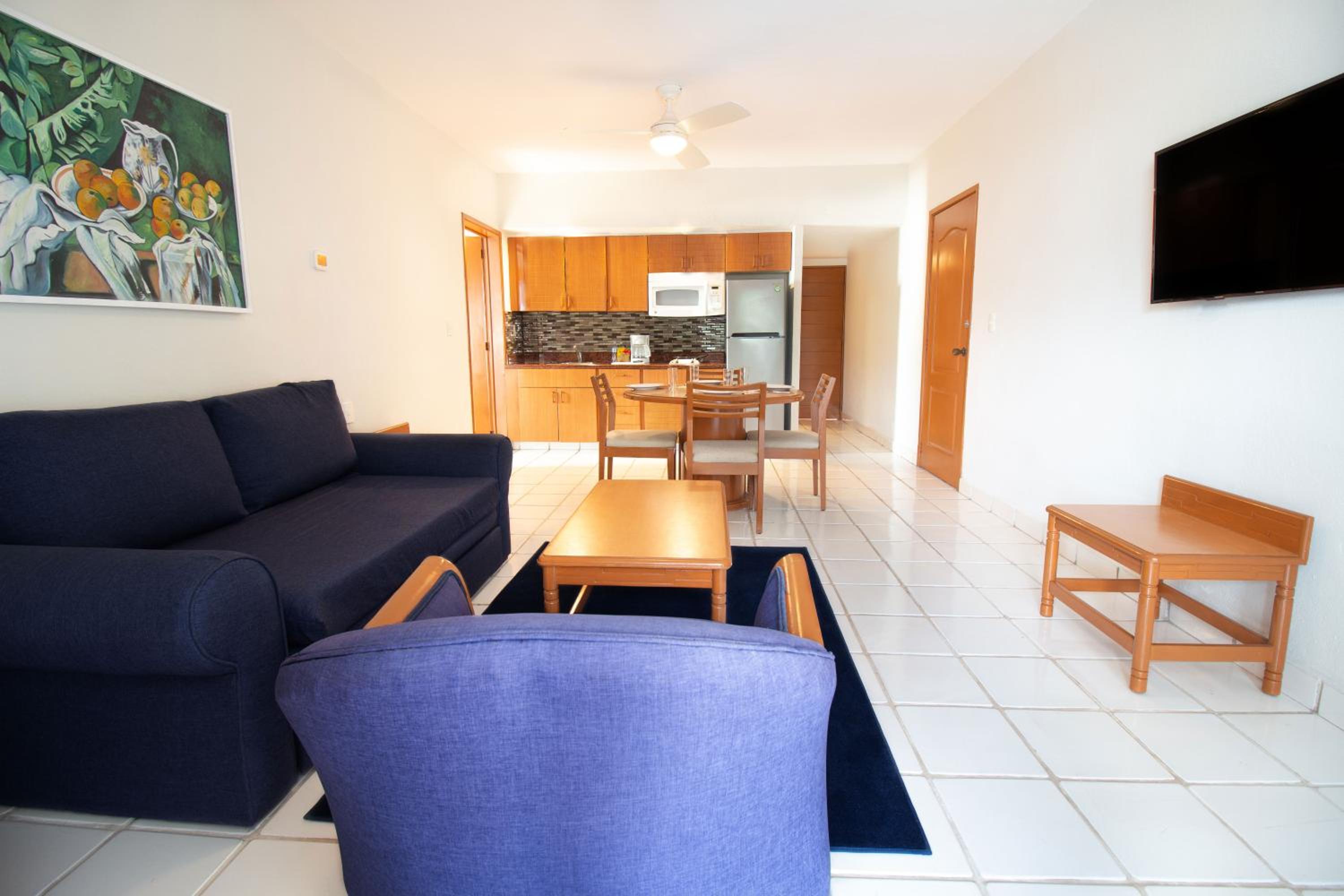 Suite - Photo 18