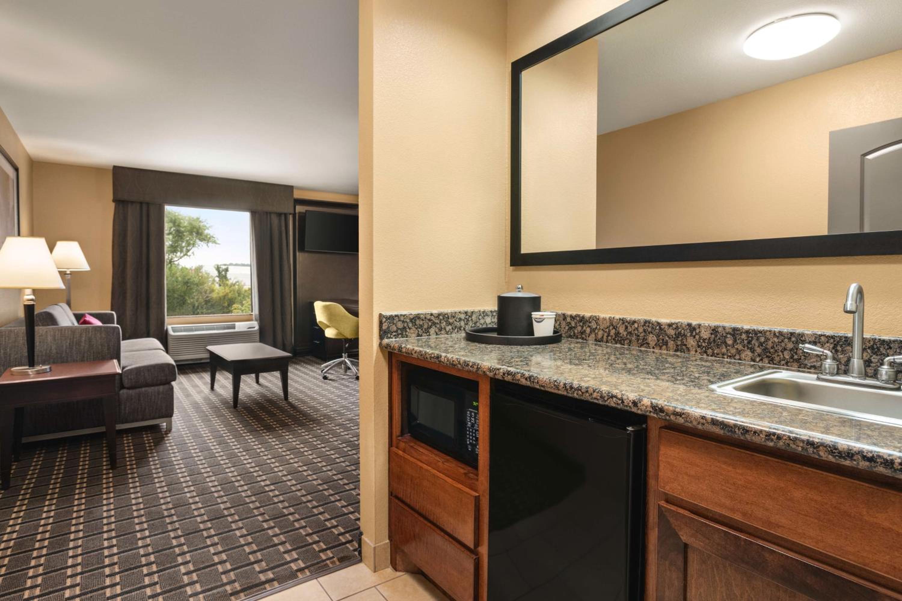 King Studio Suite with Sofa Bed - Non-Smoking - Photo 1