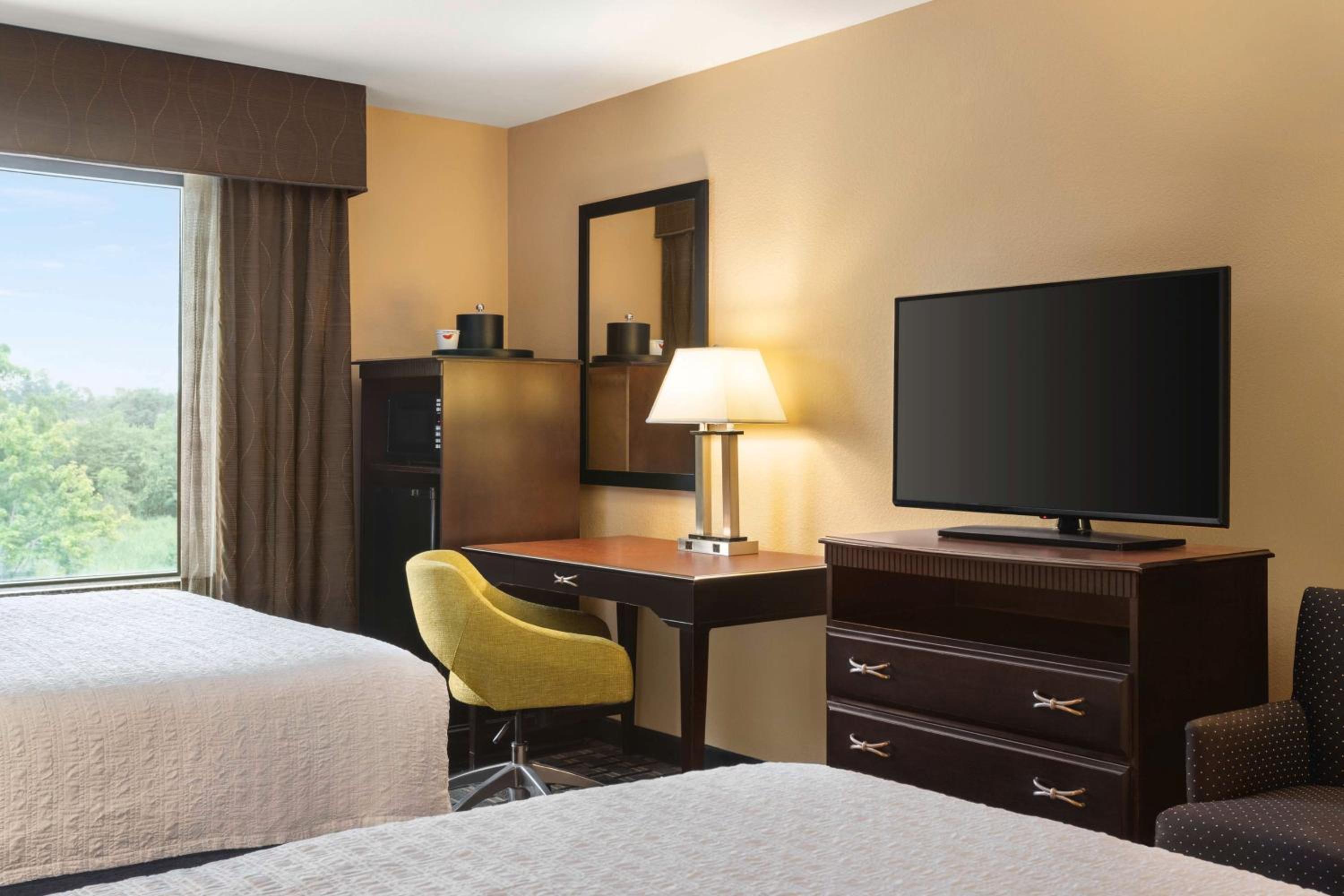 Room with Two Queen Beds - Non-Smoking - Photo 1