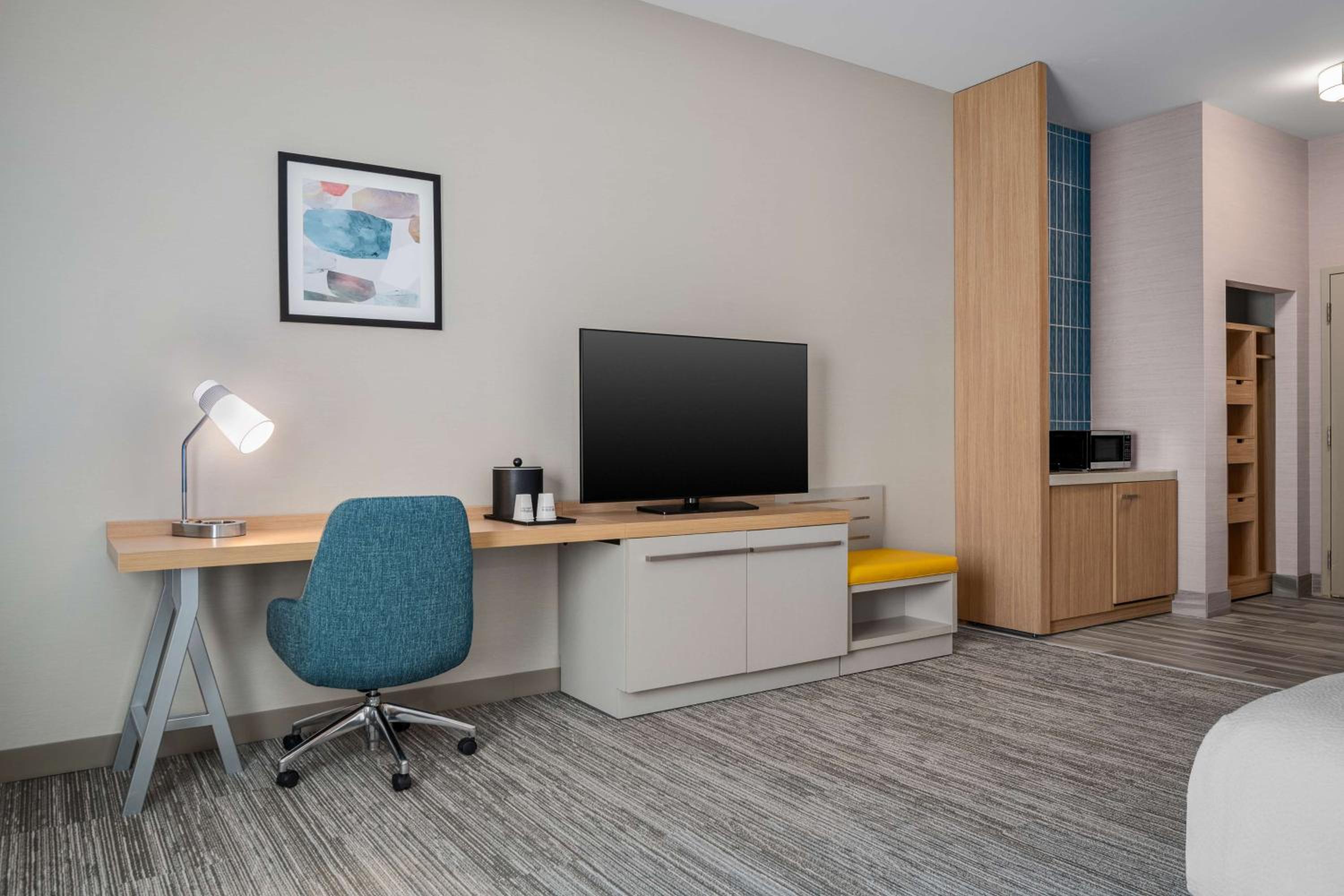 King Room with Bath Tub - Mobility Access - Photo 5
