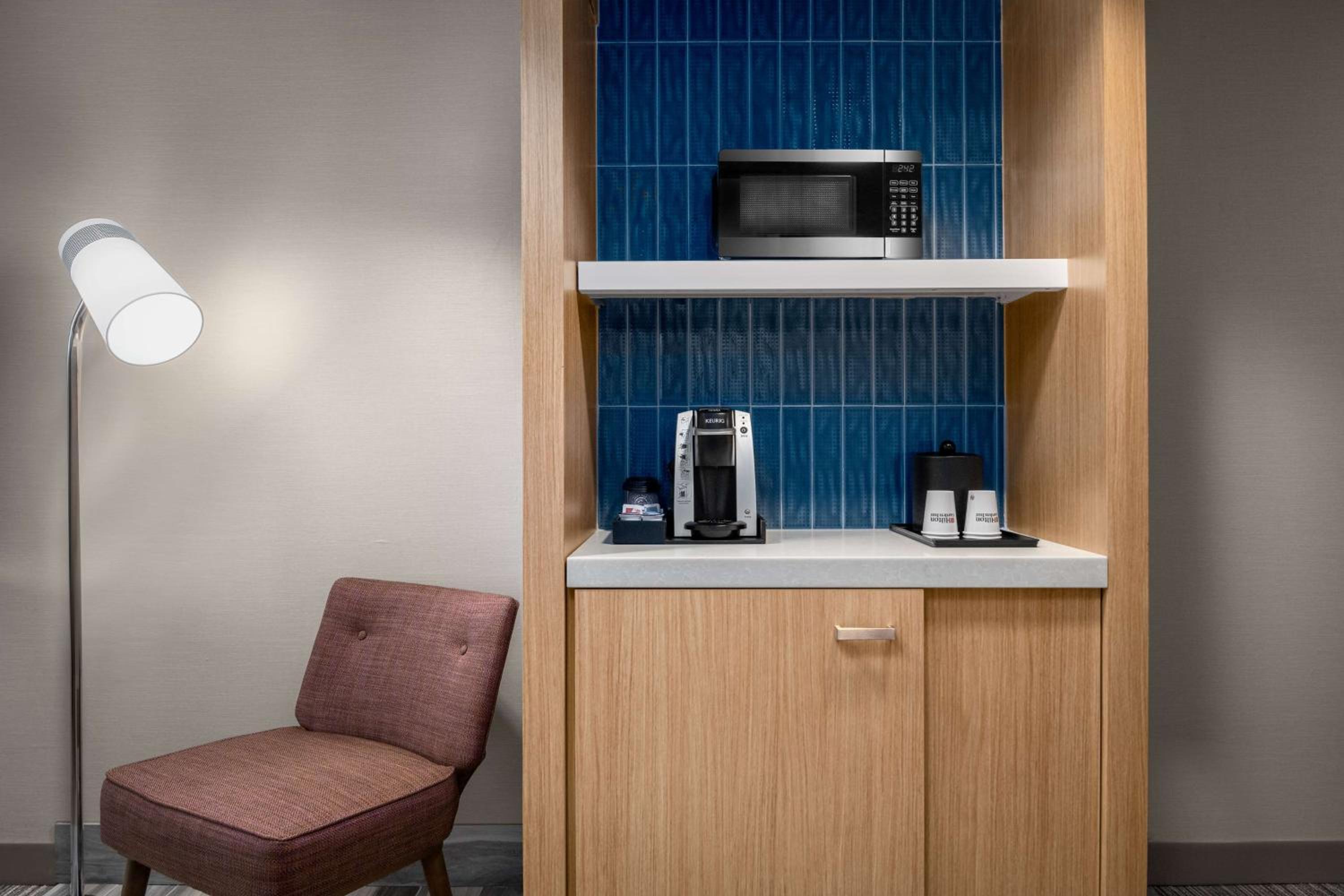 Junior King Suite with Seating Area - Photo 5