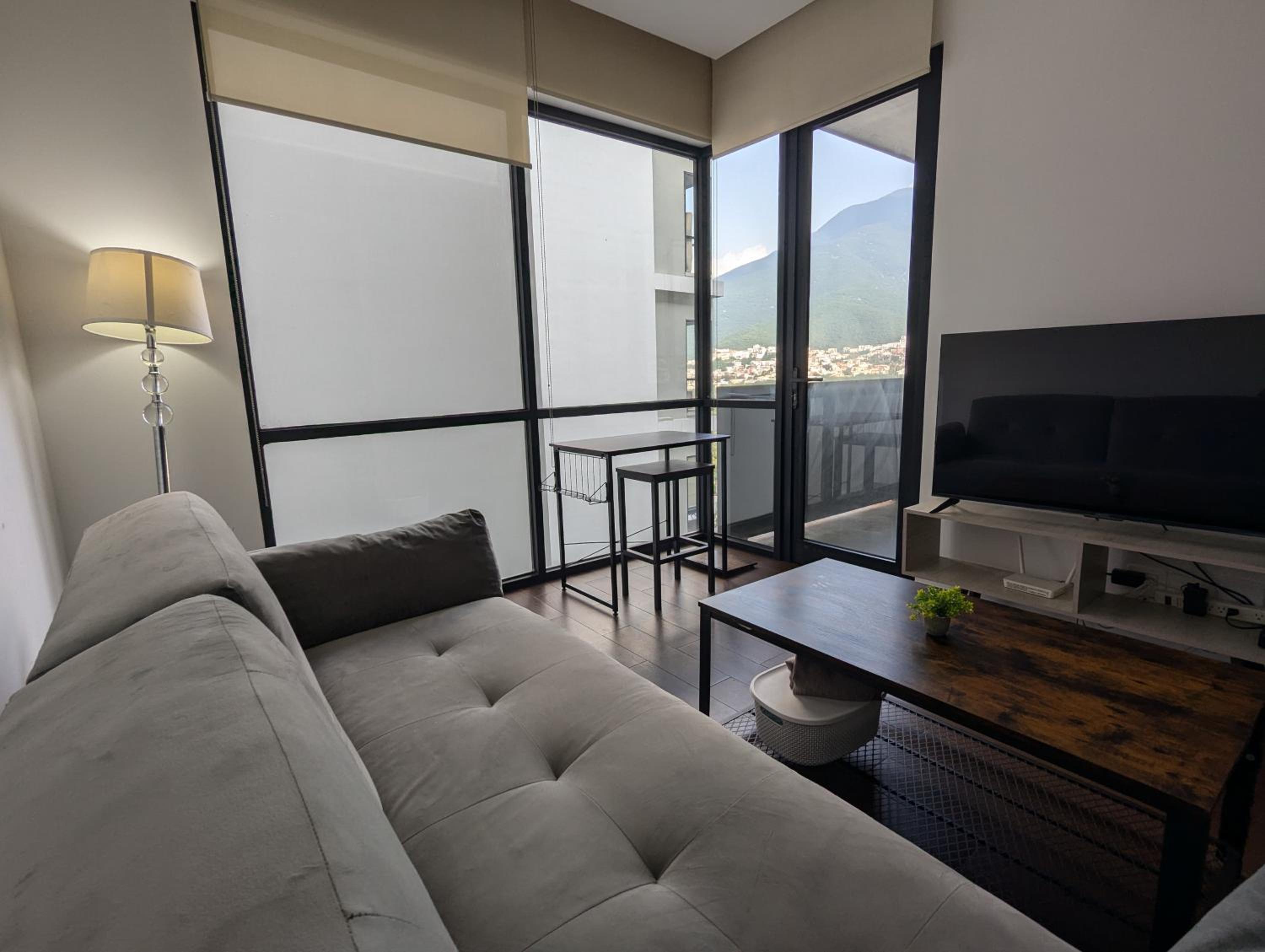 Apartment with Mountain View