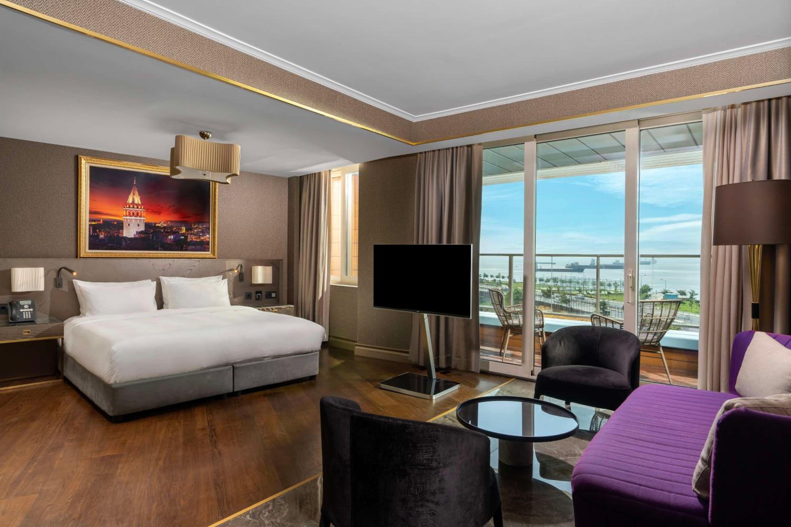 Junior Suite with Balcony and Sea View - Photo 11
