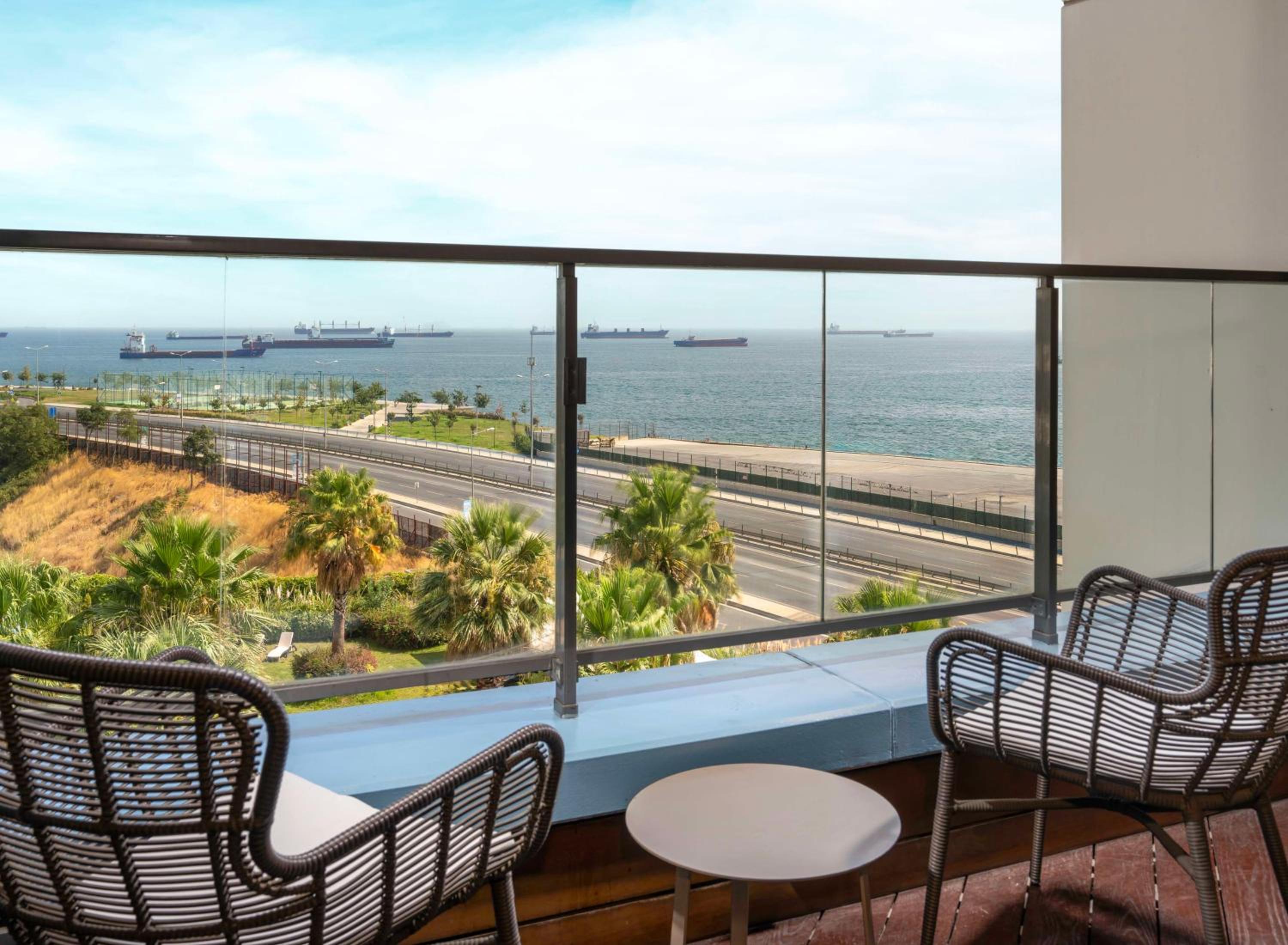 Junior Suite with Balcony and Sea View thumbnail 6