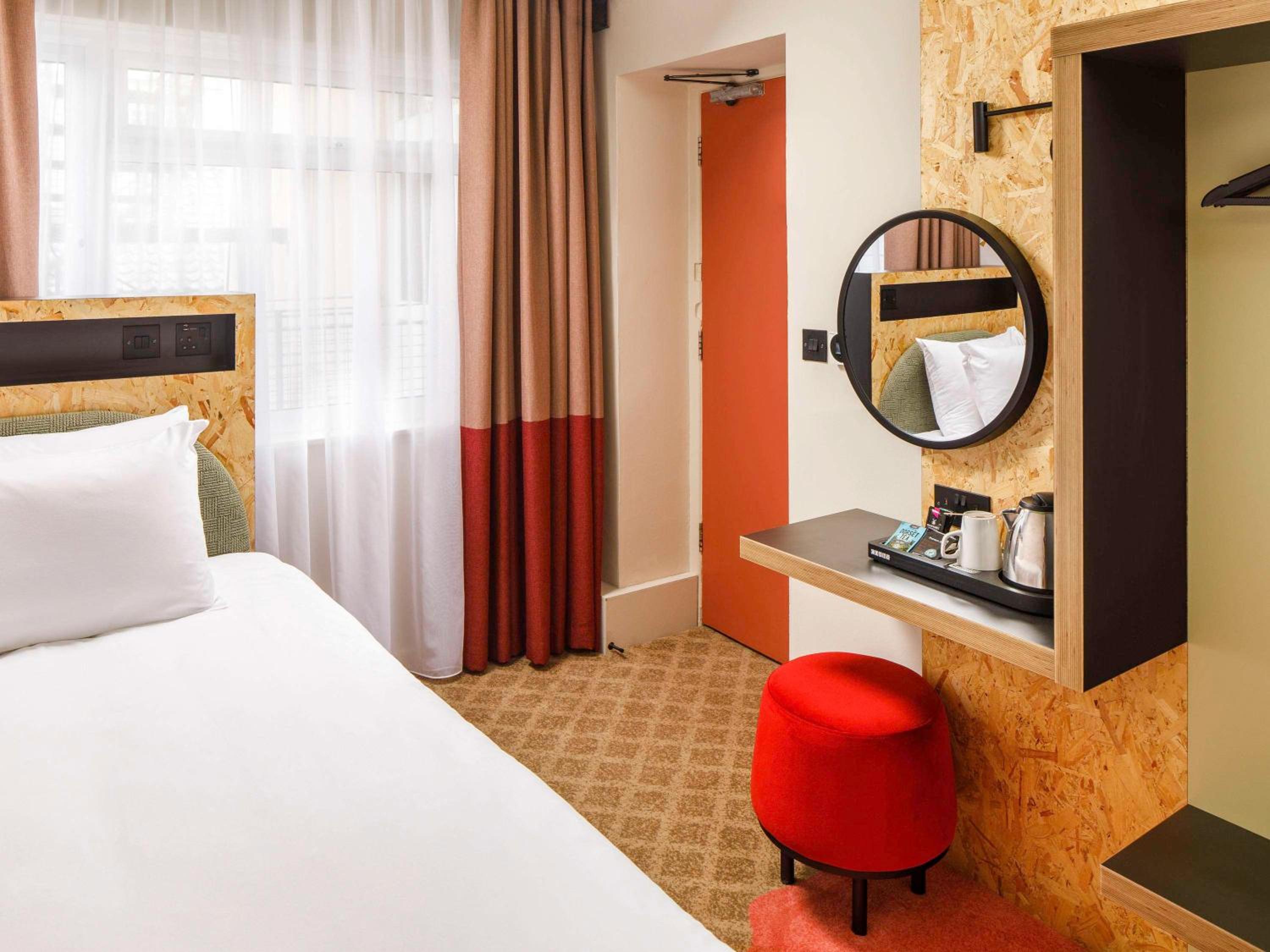 Compact Room - Photo 4