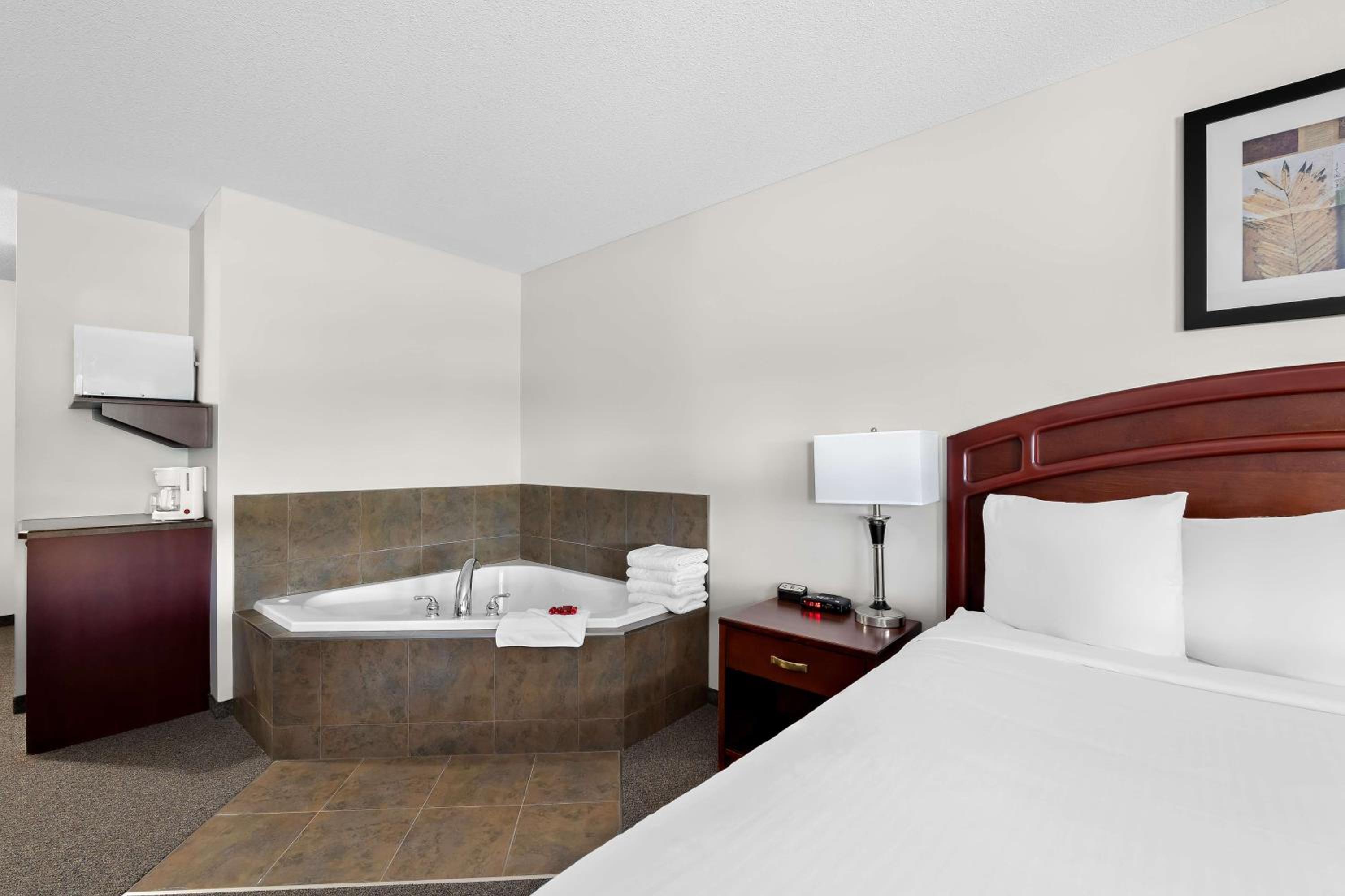 King Suite - Photo 3