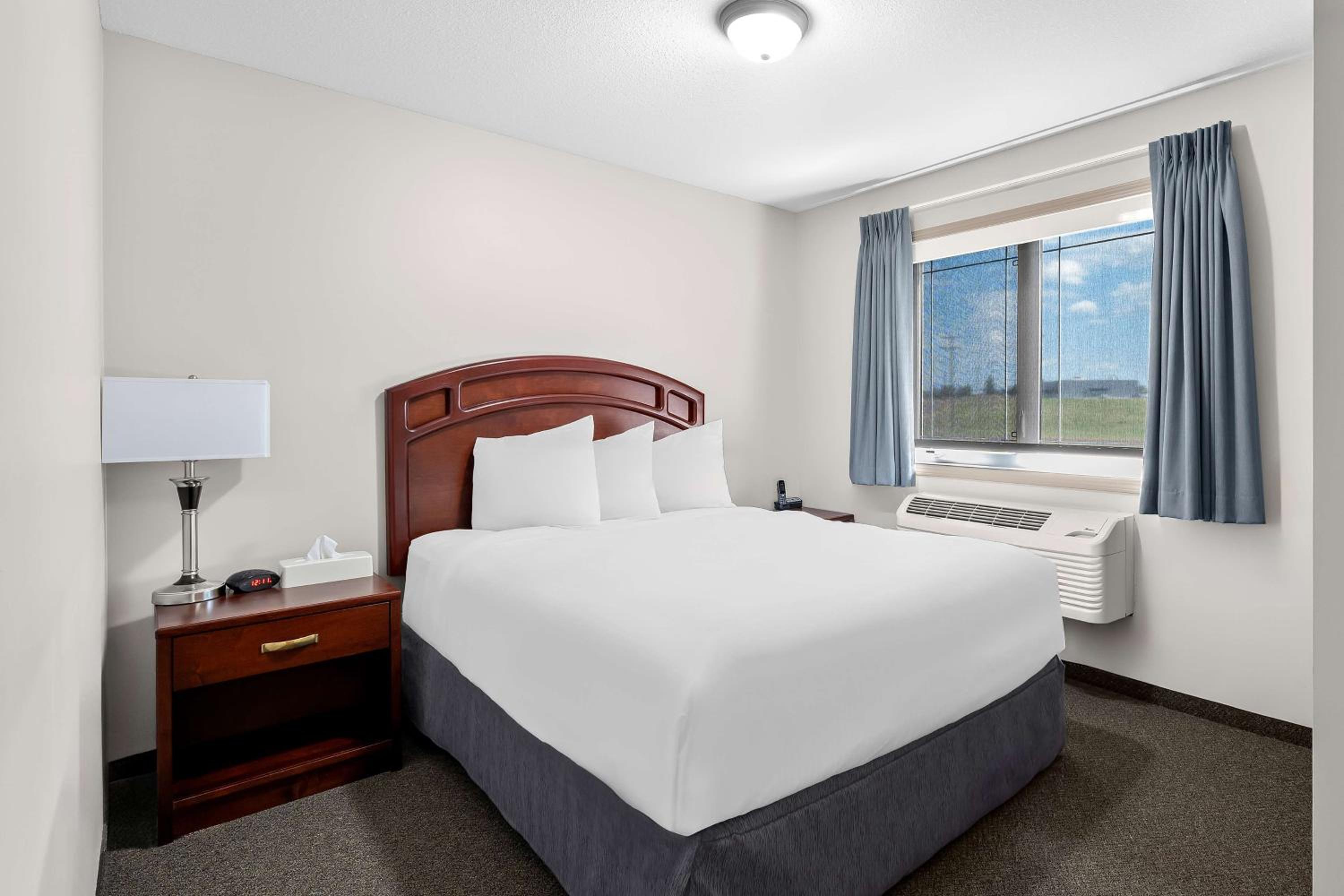 Queen Suite - Photo 1