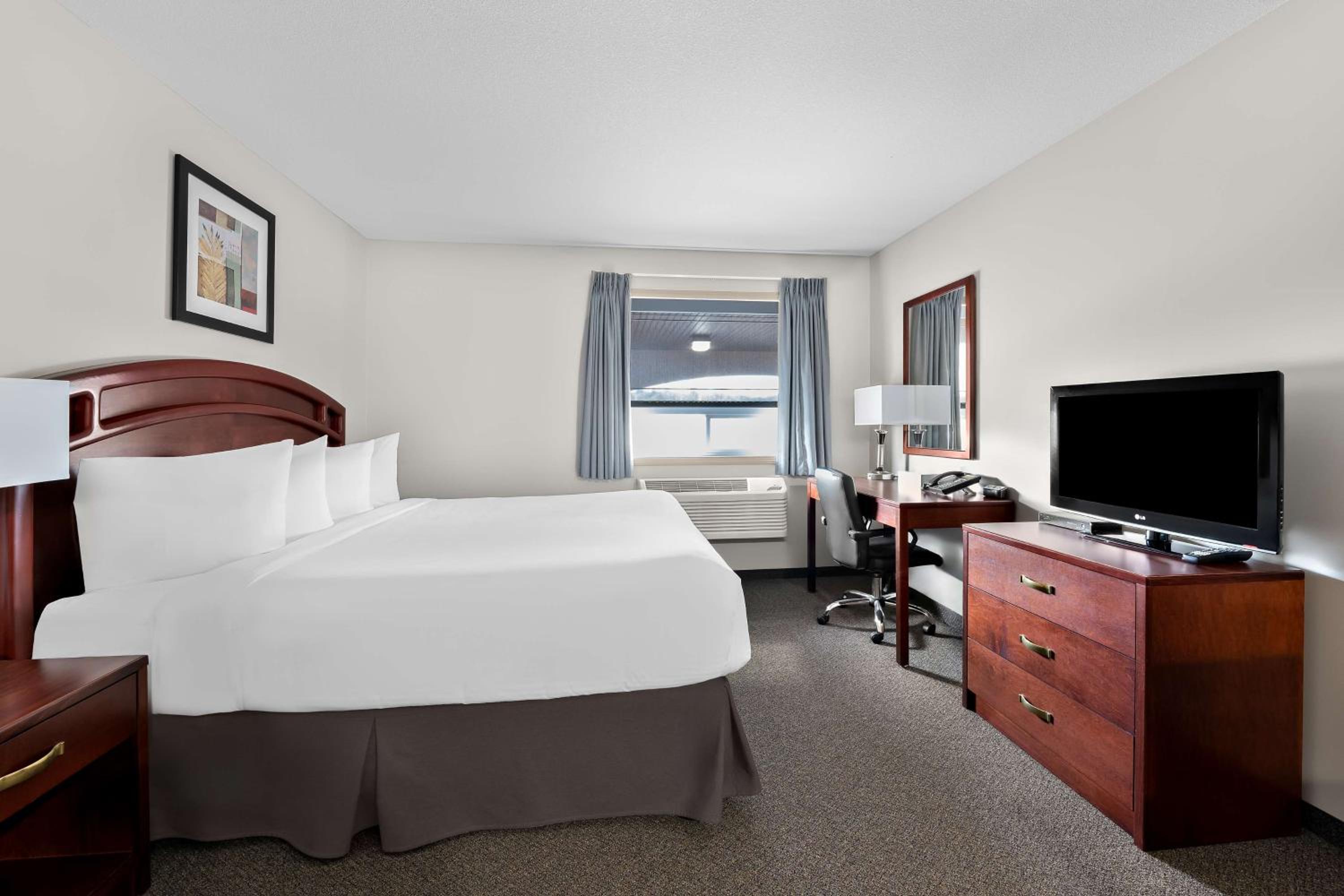 King Suite - Photo 2