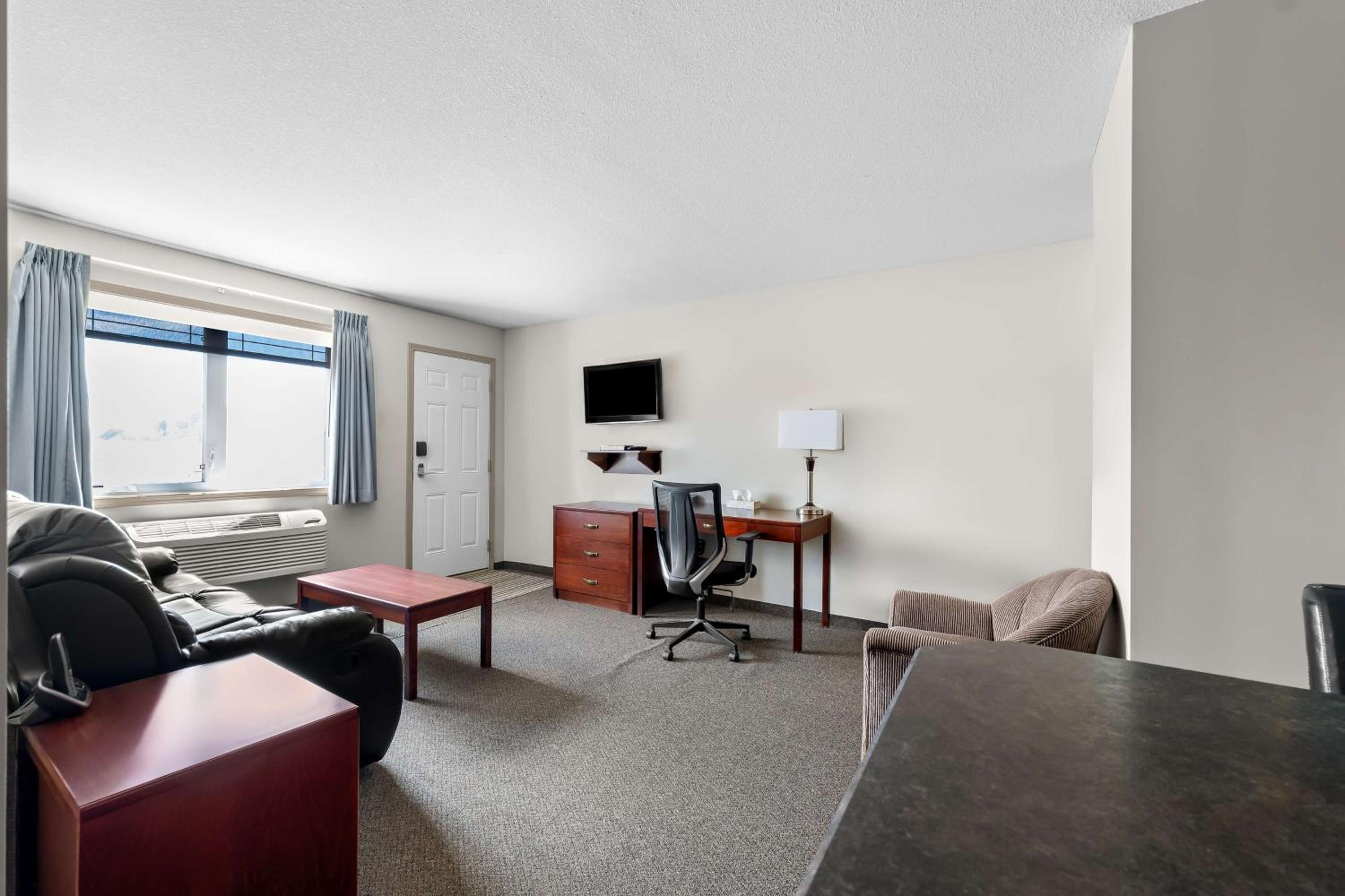 Queen Suite - Photo 5