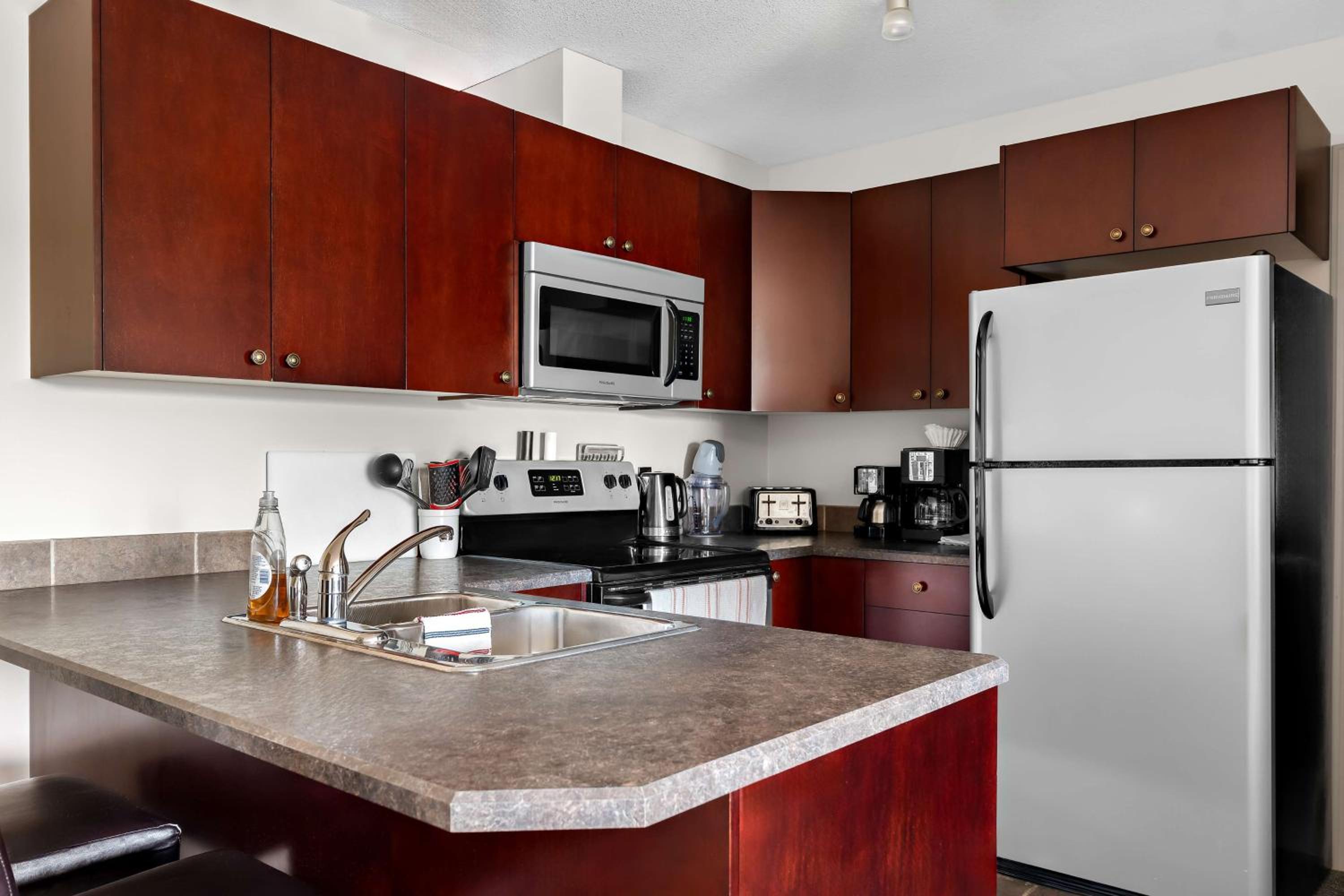 Queen Suite - Photo 3