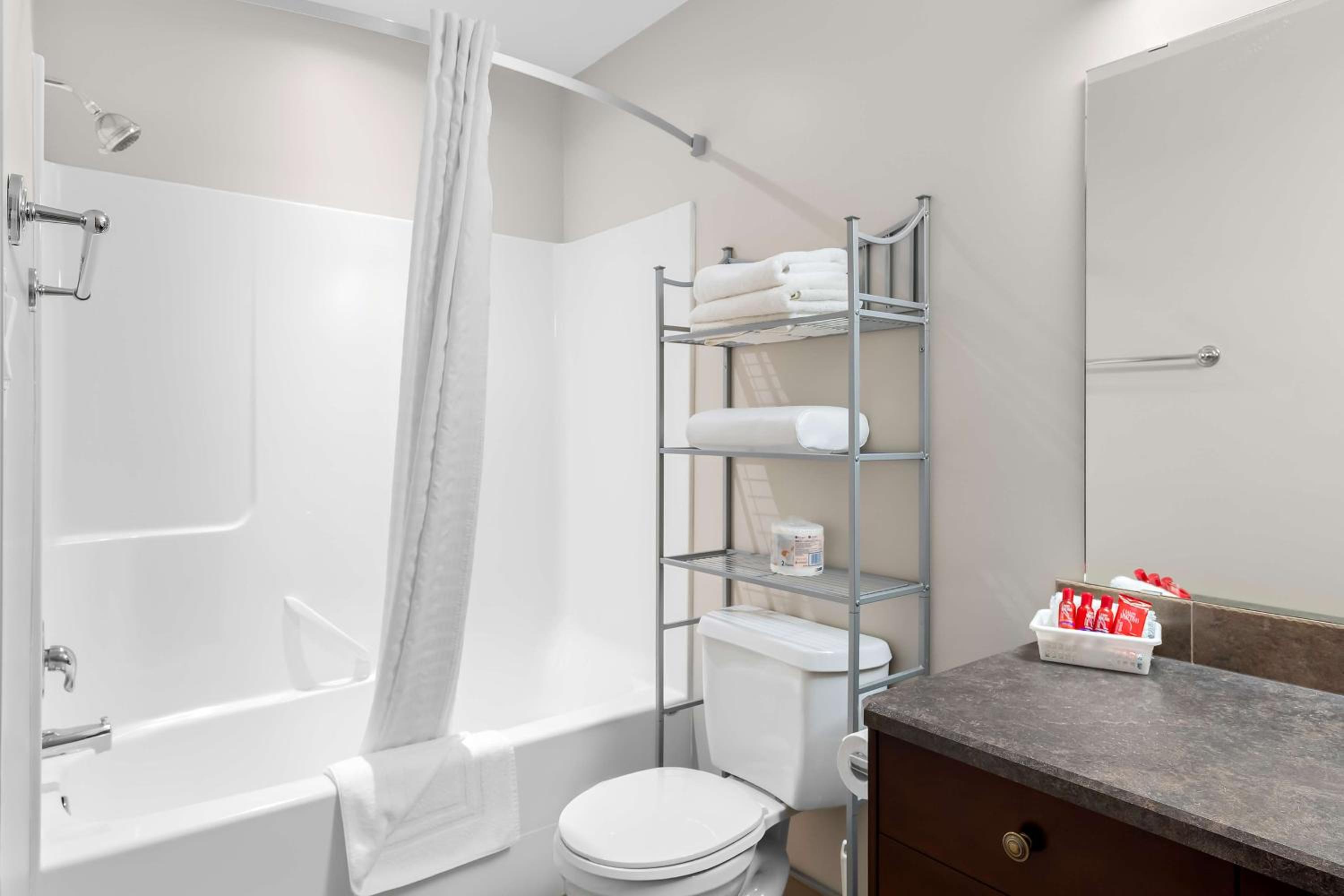 Queen Suite - Photo 4