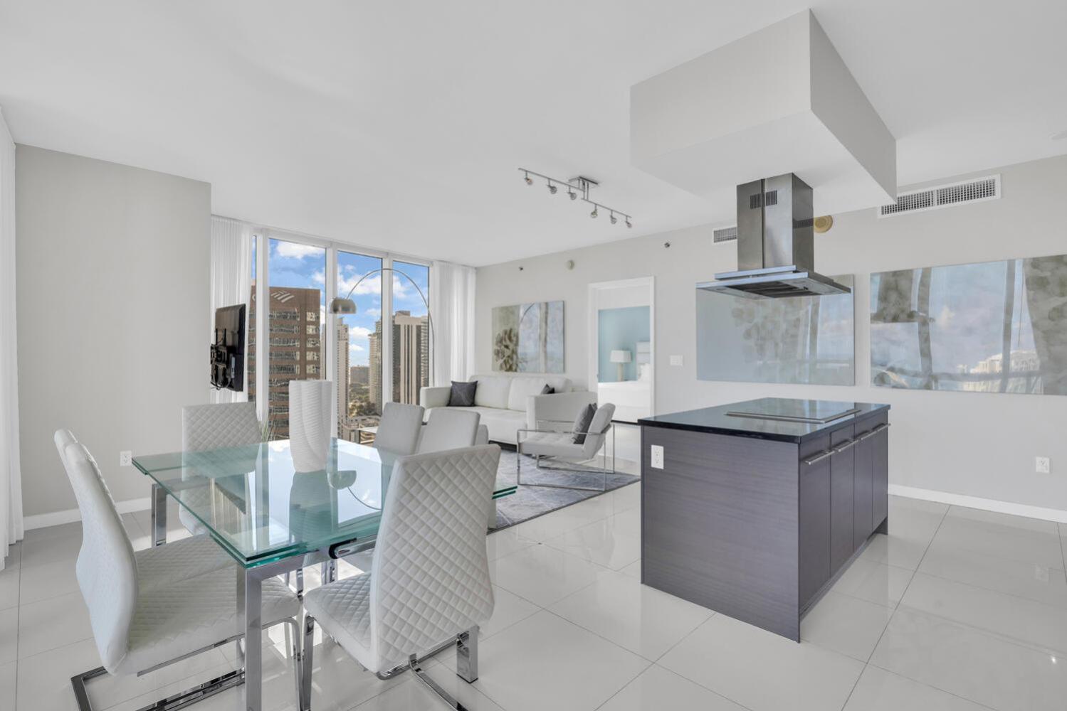 Two-Bedroom Apartment with Bay View photo 3