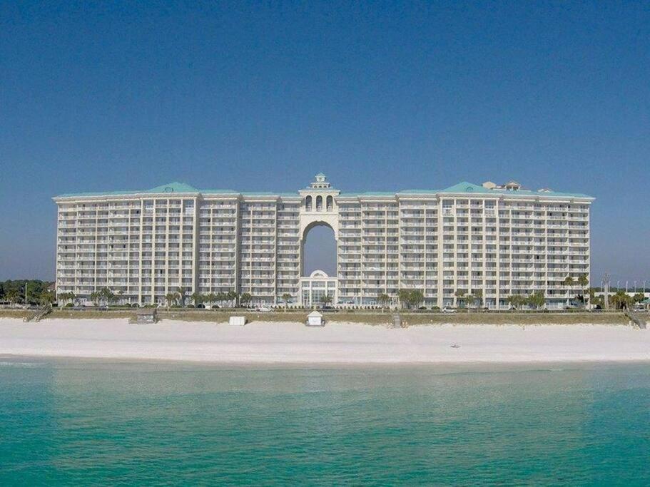 One-Bedroom Apartment - Oceanfront photo 2