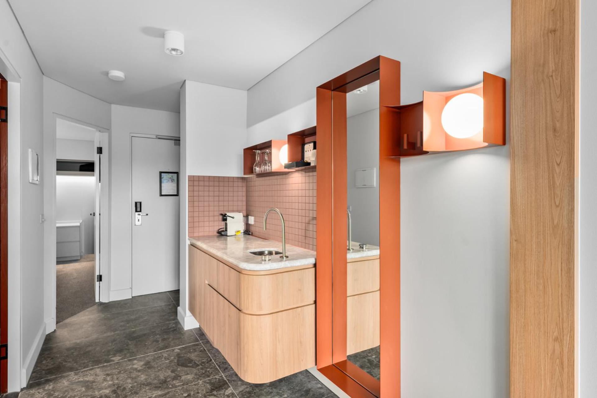 Deluxe Signature Suite - Free Wifi and Parking - Photo 5