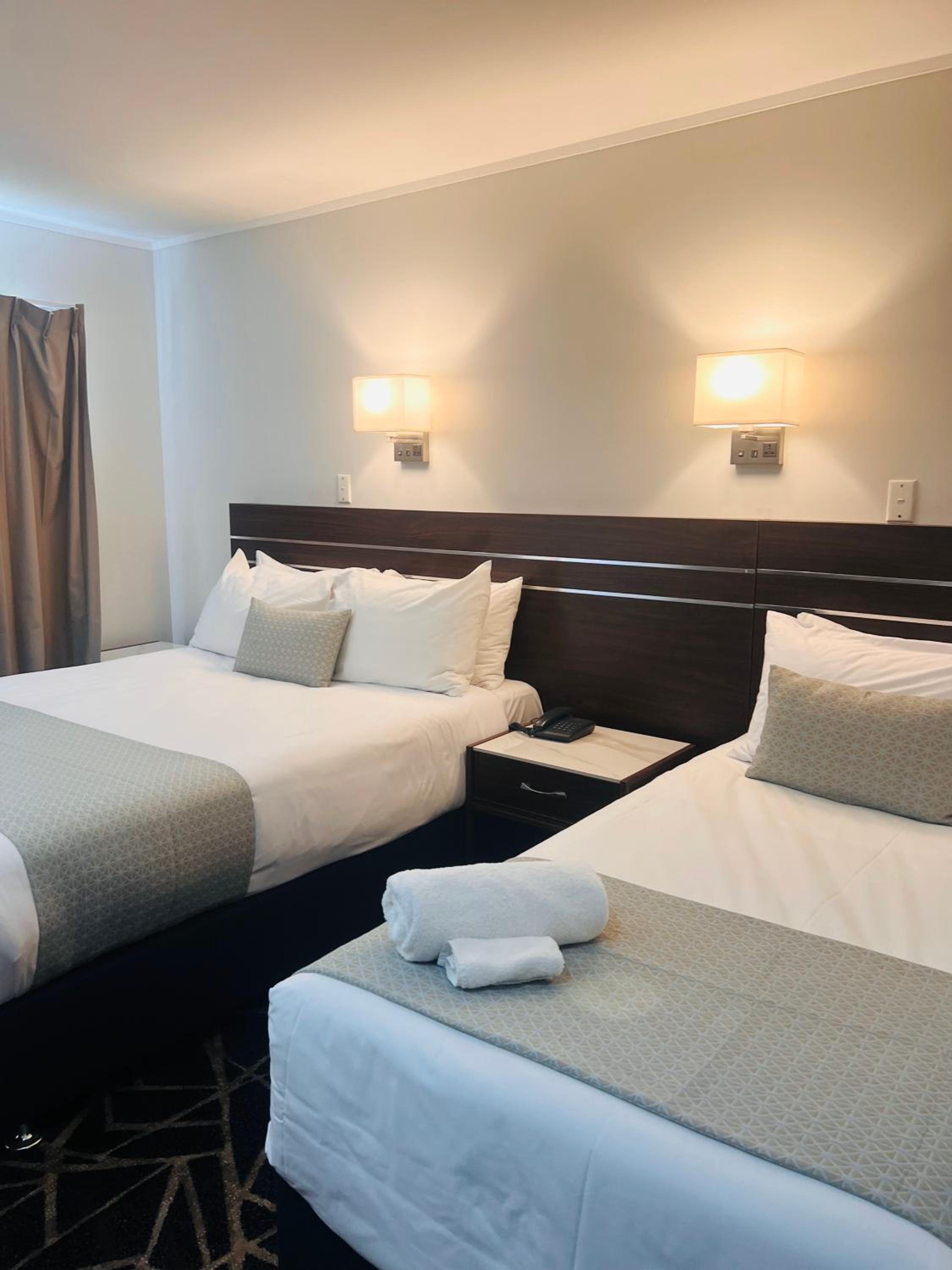 Standard Double or Twin Room - Photo 11