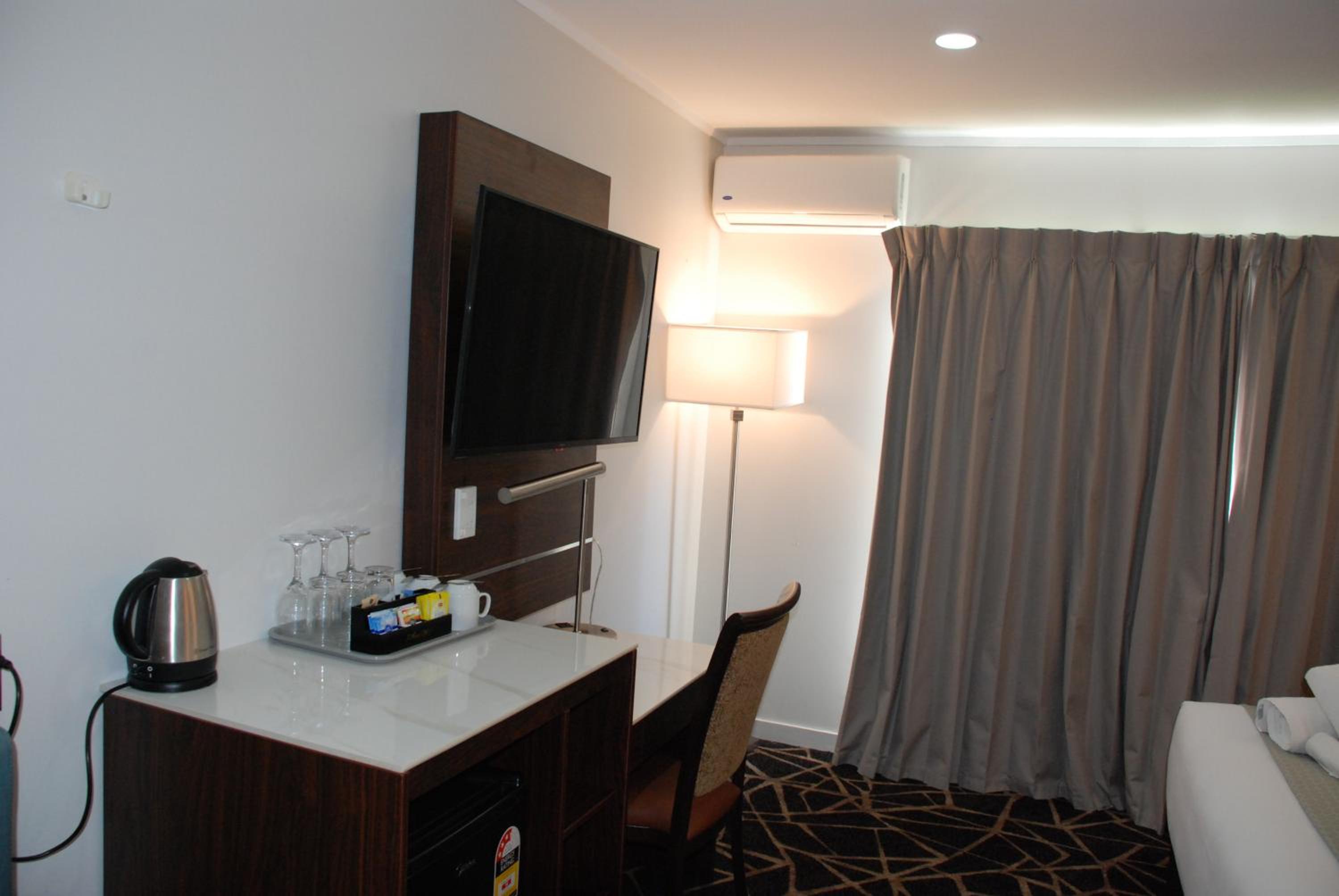 Standard Double or Twin Room - Photo 10
