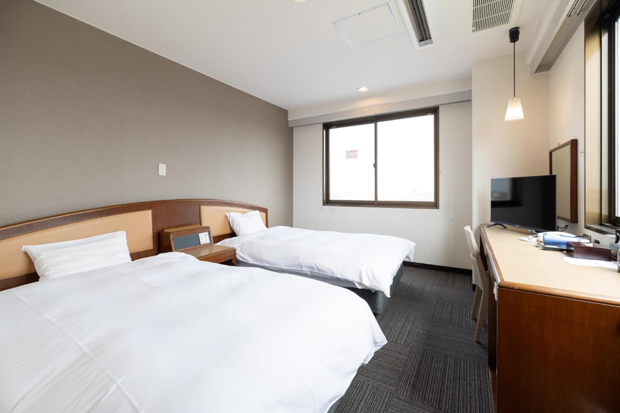 Twin Room - Non-Smoking - Photo 1