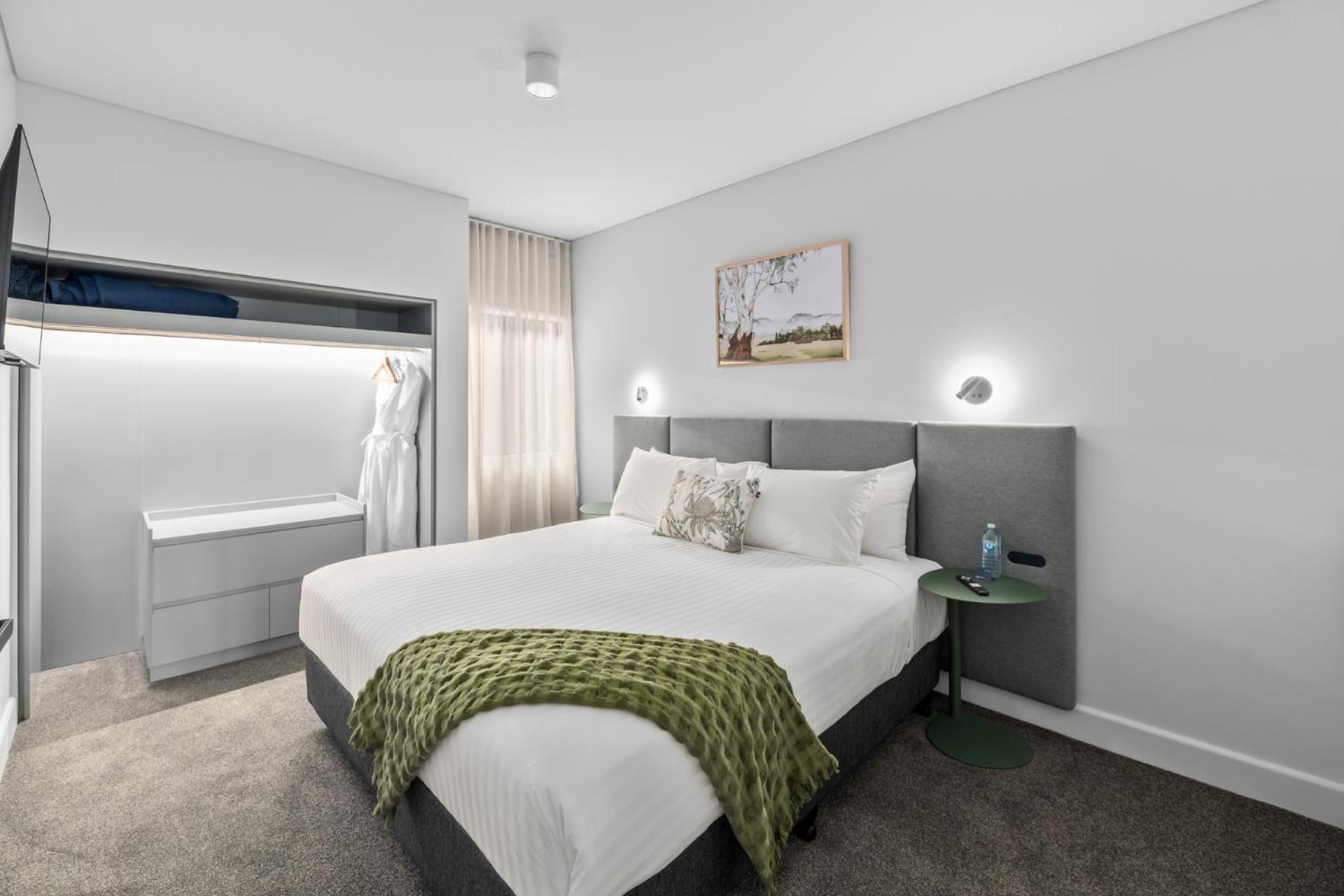 Signature Suite - Free Wifi and Parking - Photo 2